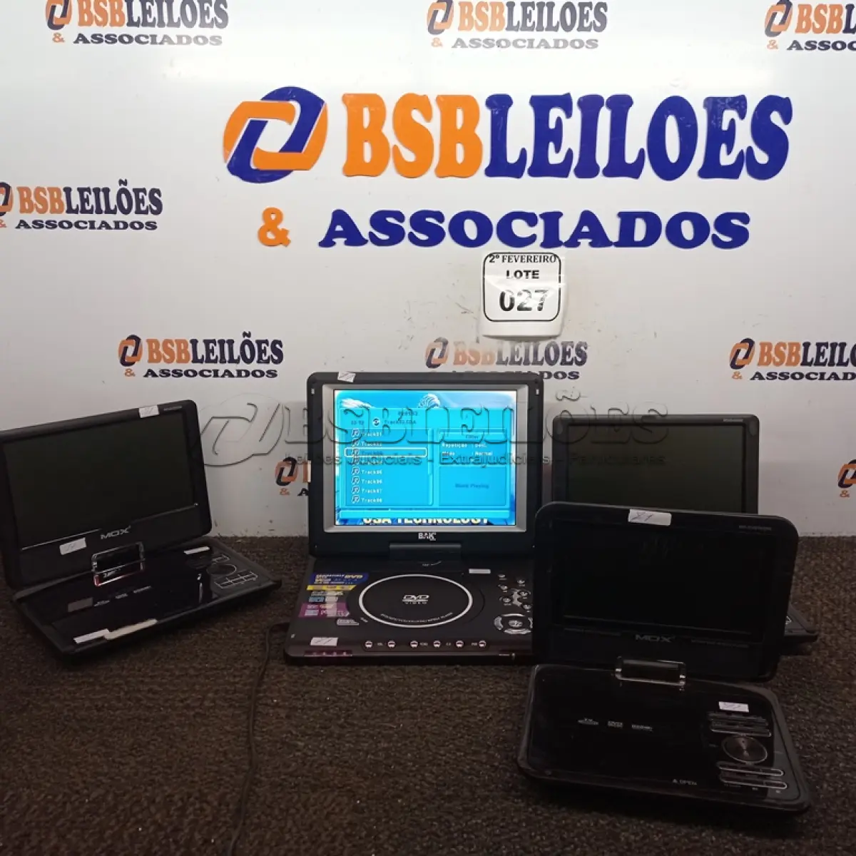 LOTE 027 - 04 DVD’S PLAYER PORTÁTIL, SENDO 01 MARCA BAK E 03 MOX. (NO ESTADO) ATENÇÃO! FAZER A VISITAÇÃO ANTES DE ARREMATAR, NÃO SABEMOS SE FUNCIONA. LEILÃO NÃO TEM GARANTIA E NEM DEVOLUÇÃO, SUJEITO A POSSÍVEIS AVARIAS VISÍVEIS/OCULTAS E/OU AUSÊNCIA DE COMPONENTES.