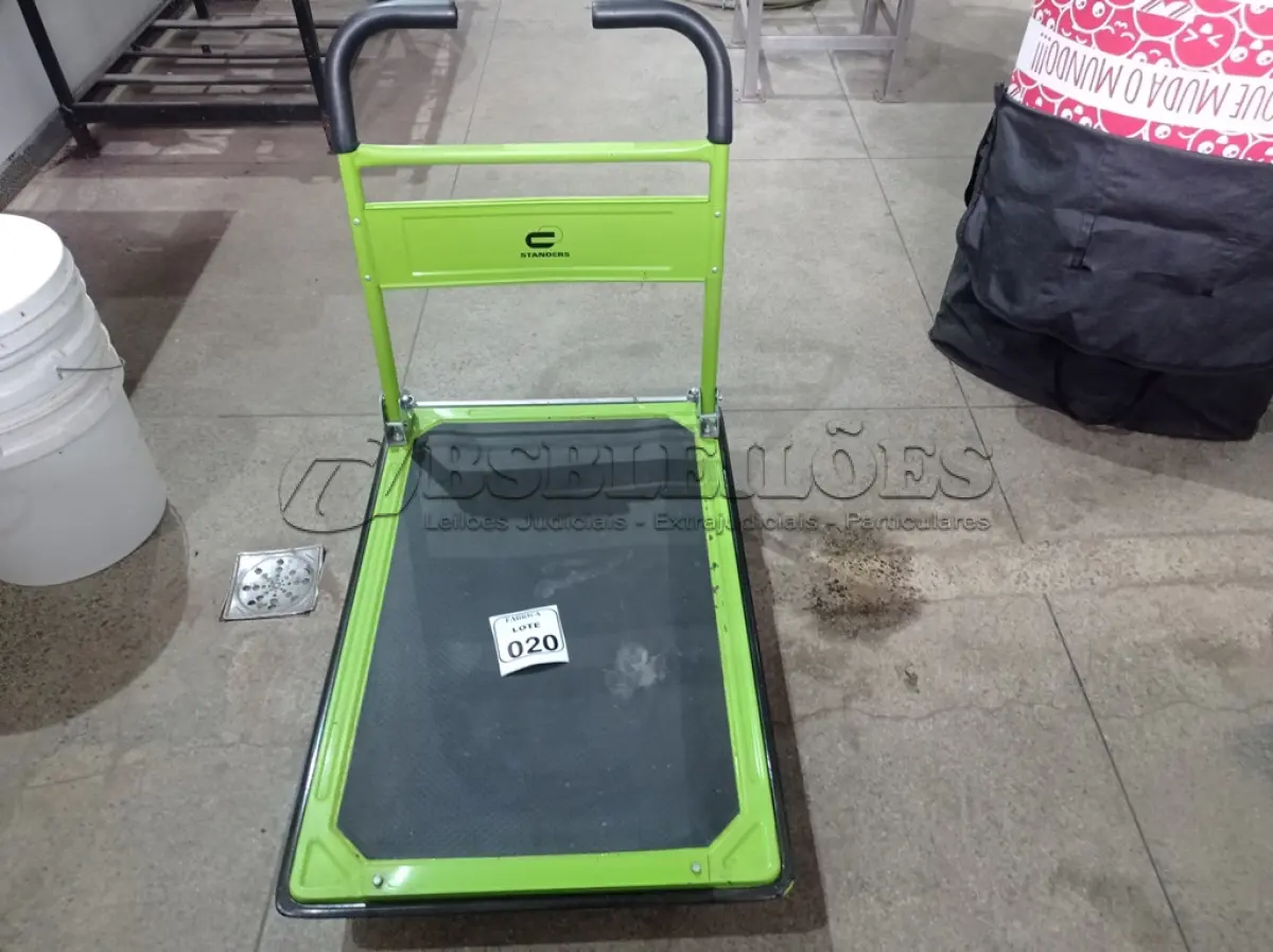 LOTE 020 - 01 CARRINHO PARA CARGA DOBRÁVEL 300KG. (NO ESTADO) ATENÇÃO! FAZER A VISITAÇÃO ANTES DE ARREMATAR, NÃO SABEMOS SE FUNCIONA. LEILÃO NÃO TEM GARANTIA E NEM DEVOLUÇÃO, SUJEITO A POSSÍVEIS AVARIAS VISÍVEIS/OCULTAS E/OU AUSÊNCIA DE COMPONENTES.