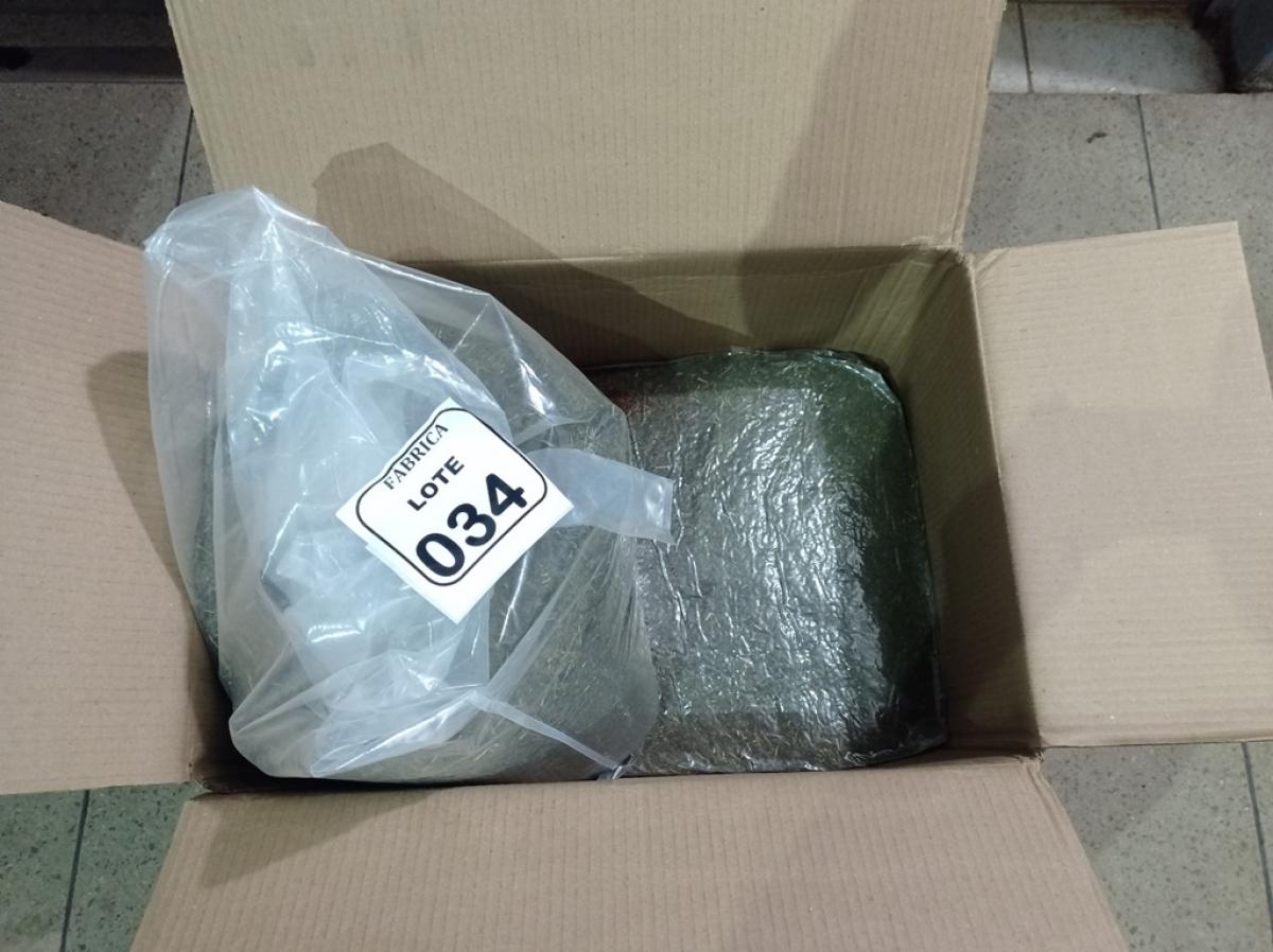 02 PACOTES DE CHÁ VERDE. (NO ESTADO) ATENÇÃO! FAZER A VISITAÇÃO ANTES DE ARREMATAR, NÃO SABEMOS SE FUNCIONA. LEILÃO NÃO TEM GARANTIA E NEM DEVOLUÇÃO, SUJEITO A POSSÍVEIS AVARIAS VISÍVEIS/OCULTAS E/OU AUSÊNCIA DE COMPONENTES.