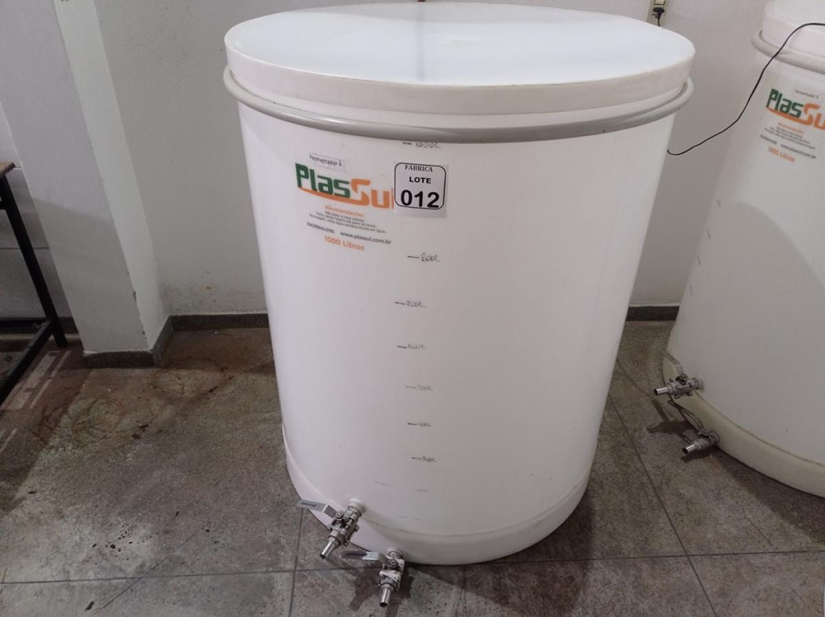 01 FERMENTADORA DE 1MIL LITROS PP PLASUL COM TORNEIRA DE INOX. (NO ESTADO) ATENÇÃO! FAZER A VISITAÇÃO ANTES DE ARREMATAR, NÃO SABEMOS SE FUNCIONA. LEILÃO NÃO TEM GARANTIA E NEM DEVOLUÇÃO, SUJEITO A POSSÍVEIS AVARIAS VISÍVEIS/OCULTAS E/OU AUSÊNCIA DE COMPONENTES.