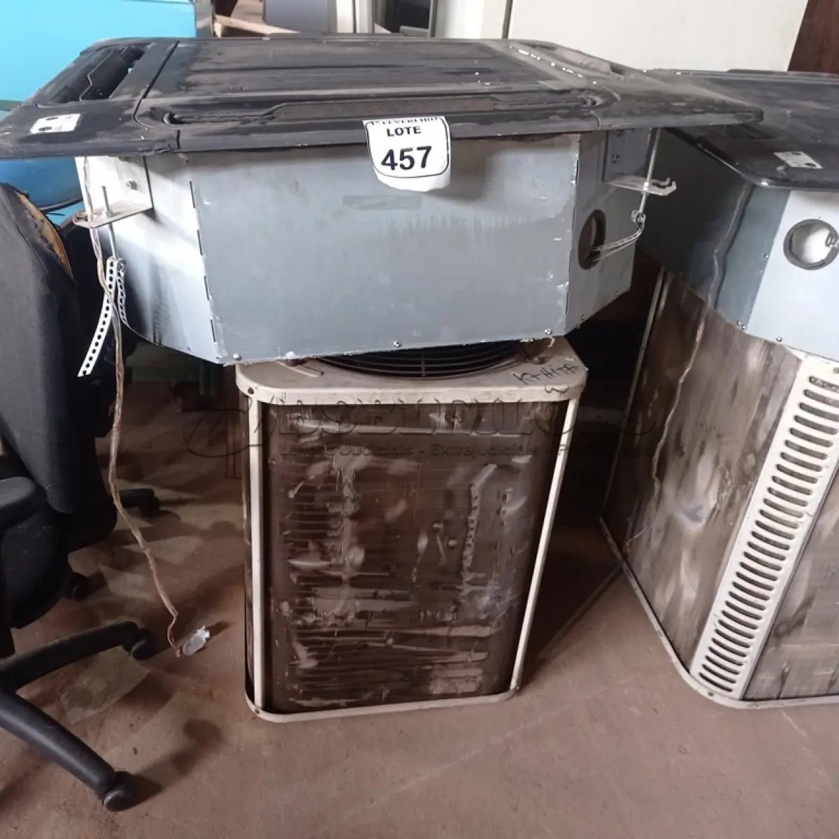 LOTE 457 - 01 AR CONDICIONADO COM EVAPORADORA DE TETO CENTRAL.  (NO ESTADO) ATENÇÃO! FAZER A VISITAÇÃO ANTES DE ARREMATAR, NÃO SABEMOS SE FUNCIONA. LEILÃO NÃO TEM GARANTIA E NEM DEVOLUÇÃO, SUJEITO A POSSÍVEIS AVARIAS VISÍVEIS/OCULTAS E/OU AUSÊNCIA DE COMPONENTES.