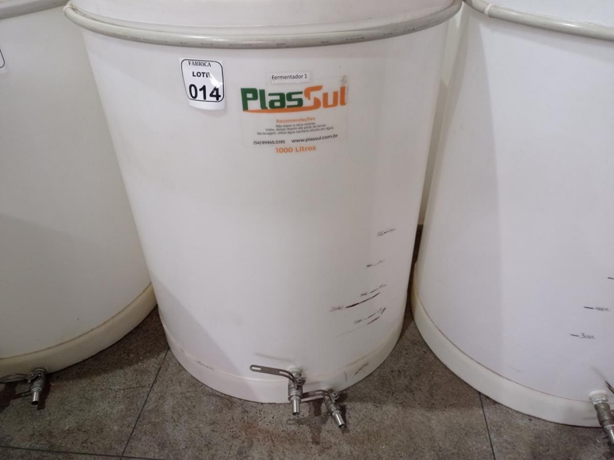 01 FERMENTADORA DE 1MIL LITROS PP PLASUL COM TORNEIRA DE INOX. (NO ESTADO) ATENÇÃO! FAZER A VISITAÇÃO ANTES DE ARREMATAR, NÃO SABEMOS SE FUNCIONA. LEILÃO NÃO TEM GARANTIA E NEM DEVOLUÇÃO, SUJEITO A POSSÍVEIS AVARIAS VISÍVEIS/OCULTAS E/OU AUSÊNCIA DE COMPONENTES.