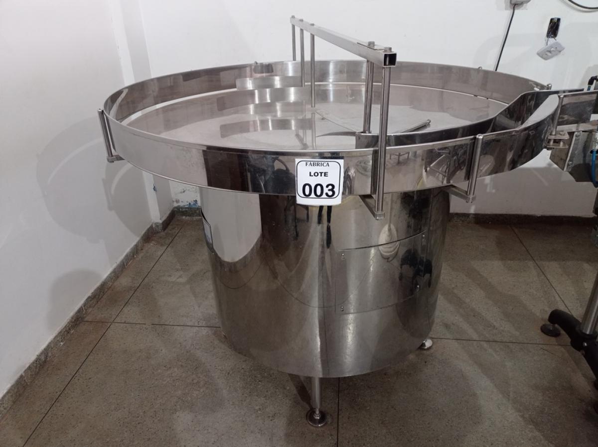 01 MESA ALIMENTADORA DE GARRAFAS ROTATIVA 1,4M DIÂMETRO MILA INOX. (NO ESTADO) ATENÇÃO! FAZER A VISITAÇÃO ANTES DE ARREMATAR, NÃO SABEMOS SE FUNCIONA. LEILÃO NÃO TEM GARANTIA E NEM DEVOLUÇÃO, SUJEITO A POSSÍVEIS AVARIAS VISÍVEIS/OCULTAS E/OU AUSÊNCIA DE COMPONENTES.