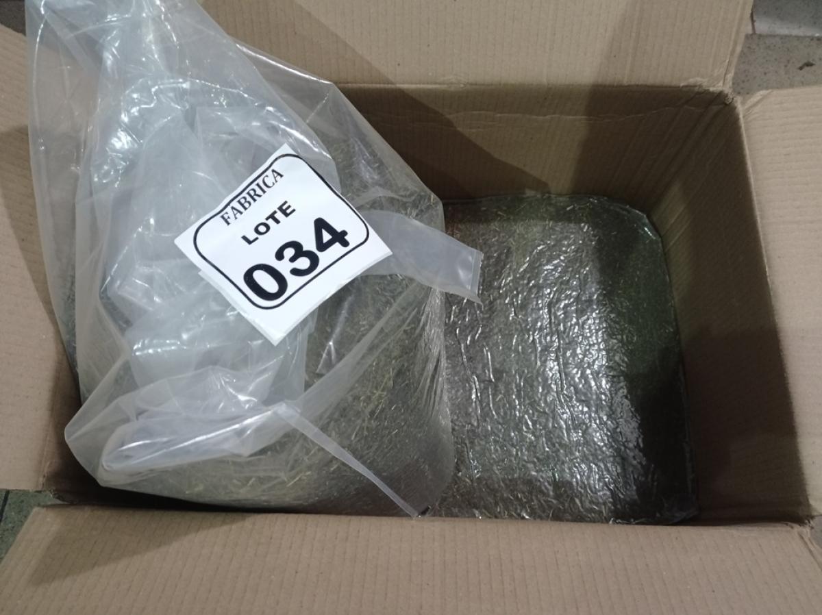 02 PACOTES DE CHÁ VERDE. (NO ESTADO) ATENÇÃO! FAZER A VISITAÇÃO ANTES DE ARREMATAR, NÃO SABEMOS SE FUNCIONA. LEILÃO NÃO TEM GARANTIA E NEM DEVOLUÇÃO, SUJEITO A POSSÍVEIS AVARIAS VISÍVEIS/OCULTAS E/OU AUSÊNCIA DE COMPONENTES.