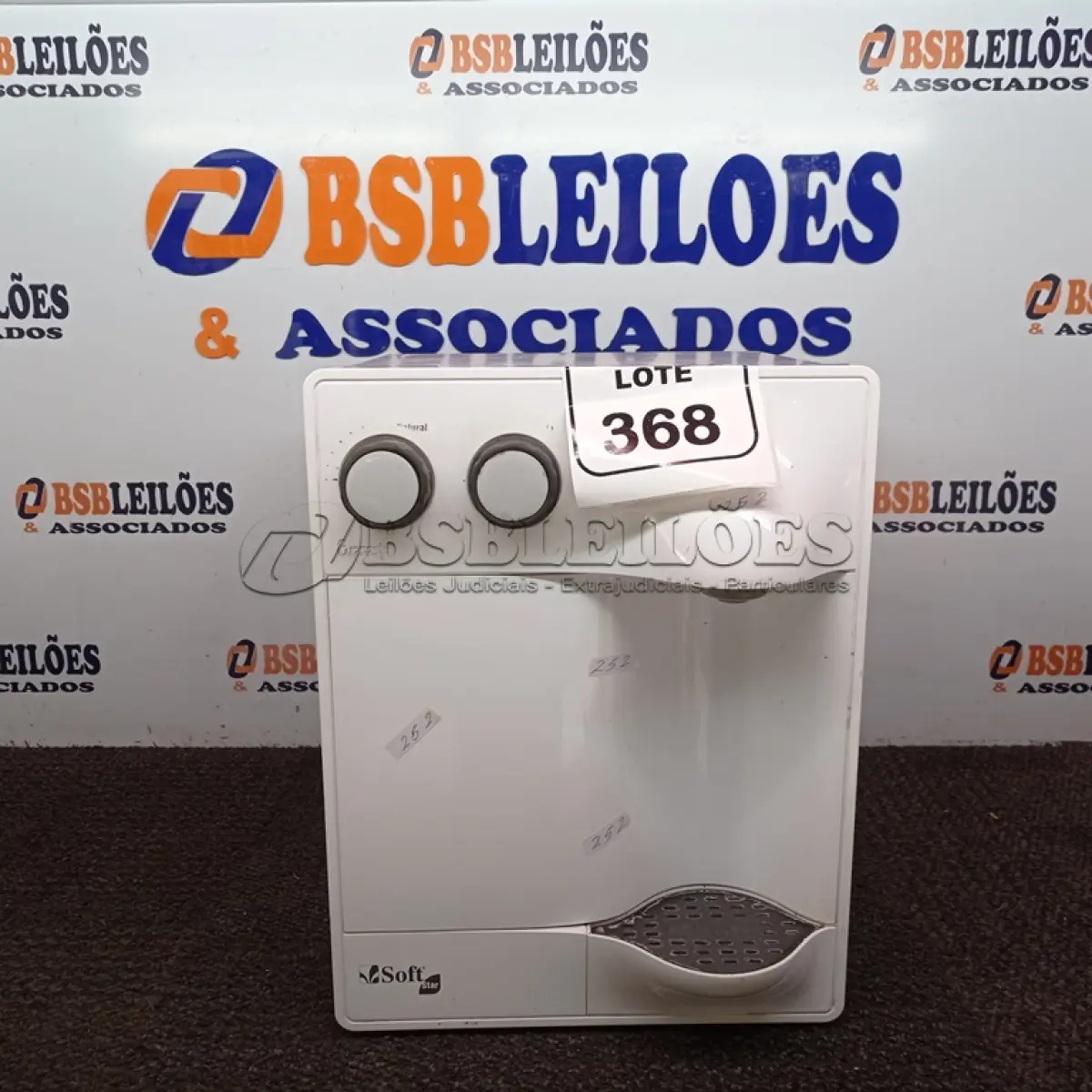 LOTE 368 - 01 BEBEDOURO DE BANCADA SOFT. (NO ESTADO) ATENÇÃO! FAZER A VISITAÇÃO ANTES DE ARREMATAR, NÃO SABEMOS SE FUNCIONA. LEILÃO NÃO TEM GARANTIA E NEM DEVOLUÇÃO, SUJEITO A POSSÍVEIS AVARIAS VISÍVEIS/OCULTAS E/OU AUSÊNCIA DE COMPONENTES.