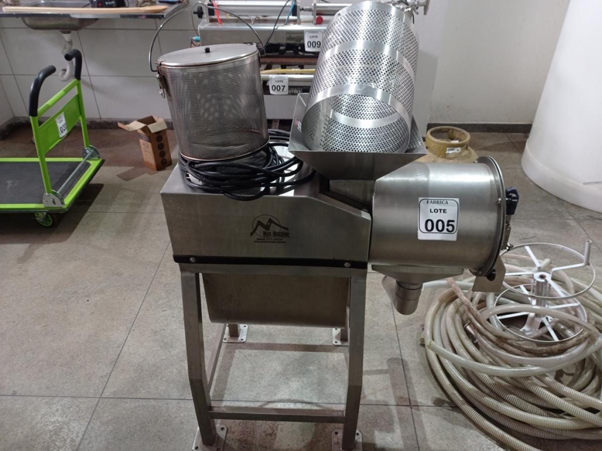 01 DESPOLPADEIRA DE FRUTAS INOX MODELO MDP_500 ,500KG/HORA 03 CAVALOS MAX MACHINE.  (NO ESTADO) ATENÇÃO! FAZER A VISITAÇÃO ANTES DE ARREMATAR, NÃO SABEMOS SE FUNCIONA. LEILÃO NÃO TEM GARANTIA E NEM DEVOLUÇÃO, SUJEITO A POSSÍVEIS AVARIAS VISÍVEIS/OCULTAS E/OU AUSÊNCIA DE COMPONENTES.