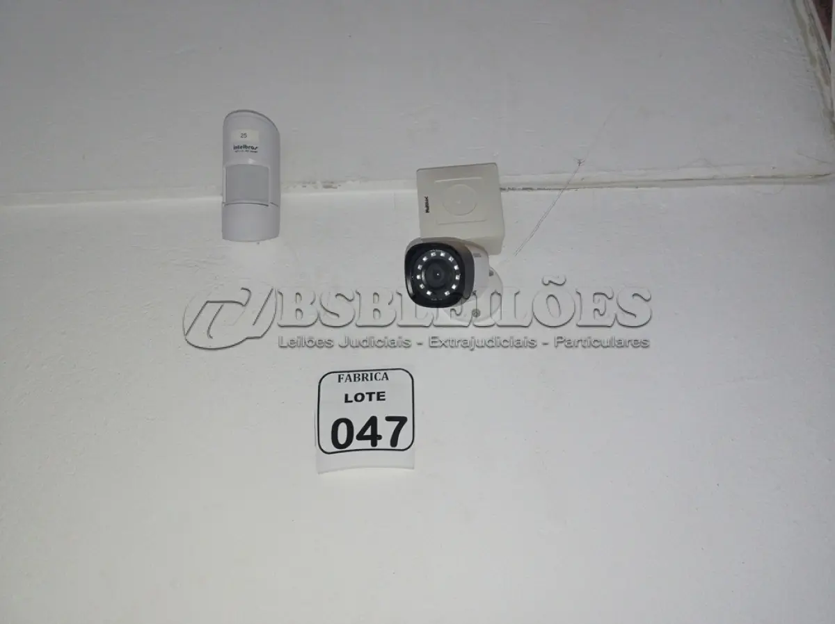 LOTE 047 - 01 DVR 8 CANAIS INTELBRÁS COM 07 CÂMERAS E 01 CENTRAL DE ALARME (RETIRADA POR CONTA DO ARREMATANTE). (NO ESTADO) ATENÇÃO! FAZER A VISITAÇÃO ANTES DE ARREMATAR, NÃO SABEMOS SE FUNCIONA. LEILÃO NÃO TEM GARANTIA E NEM DEVOLUÇÃO, SUJEITO A POSSÍVEIS AVARIAS VISÍVEIS/OCULTAS E/OU AUSÊNCIA DE COMPONENTES.
