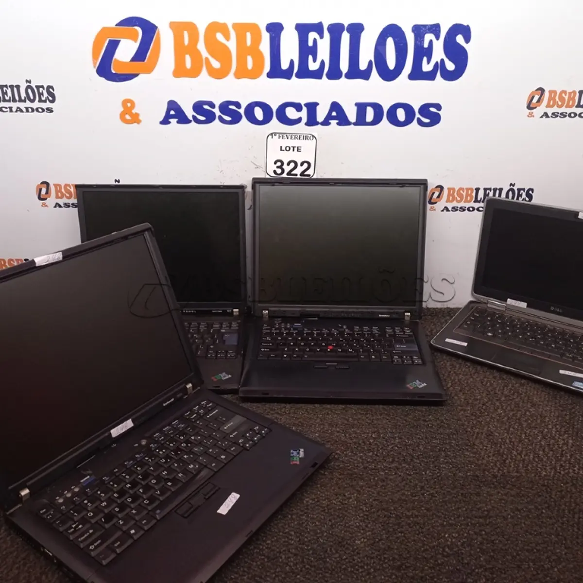 LOTE 322 - 04 NOTEBOOK’S PARA RETIRADA DE PEÇAS. (NO ESTADO) ATENÇÃO! FAZER A VISITAÇÃO ANTES DE ARREMATAR, NÃO SABEMOS SE FUNCIONA. LEILÃO NÃO TEM GARANTIA E NEM DEVOLUÇÃO, SUJEITO A POSSÍVEIS AVARIAS VISÍVEIS/OCULTAS E/OU AUSÊNCIA DE COMPONENTES.
