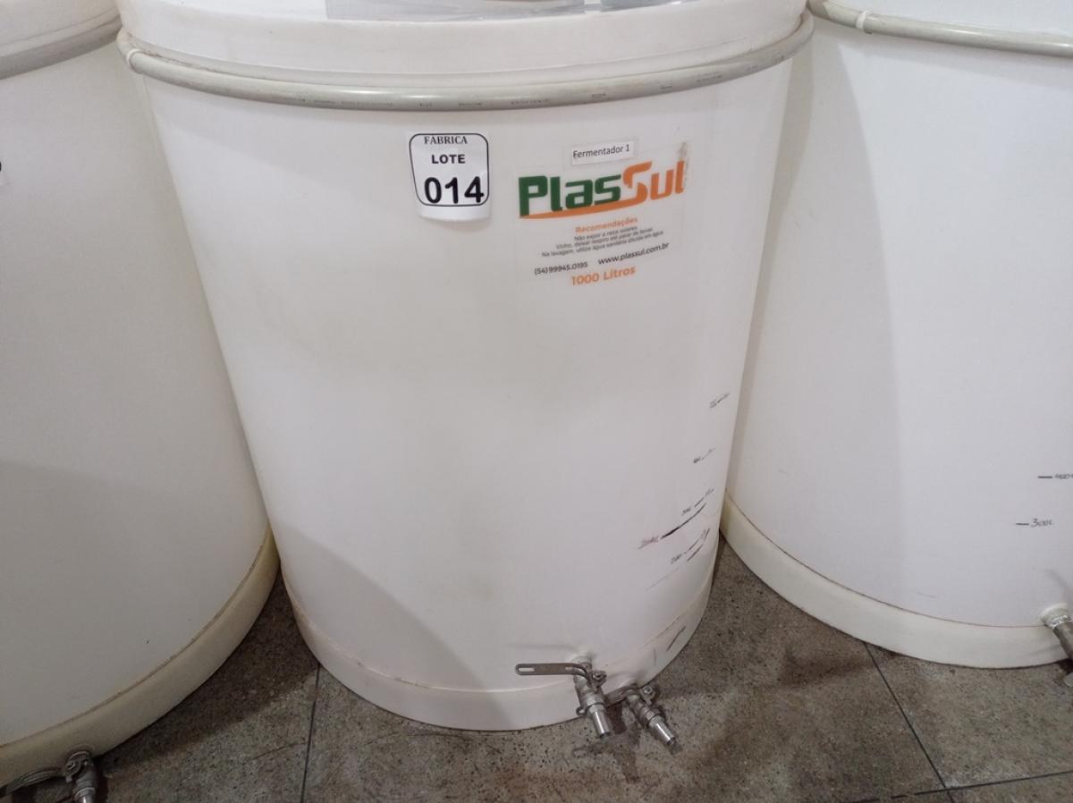 01 FERMENTADORA DE 1MIL LITROS PP PLASUL COM TORNEIRA DE INOX. (NO ESTADO) ATENÇÃO! FAZER A VISITAÇÃO ANTES DE ARREMATAR, NÃO SABEMOS SE FUNCIONA. LEILÃO NÃO TEM GARANTIA E NEM DEVOLUÇÃO, SUJEITO A POSSÍVEIS AVARIAS VISÍVEIS/OCULTAS E/OU AUSÊNCIA DE COMPONENTES.