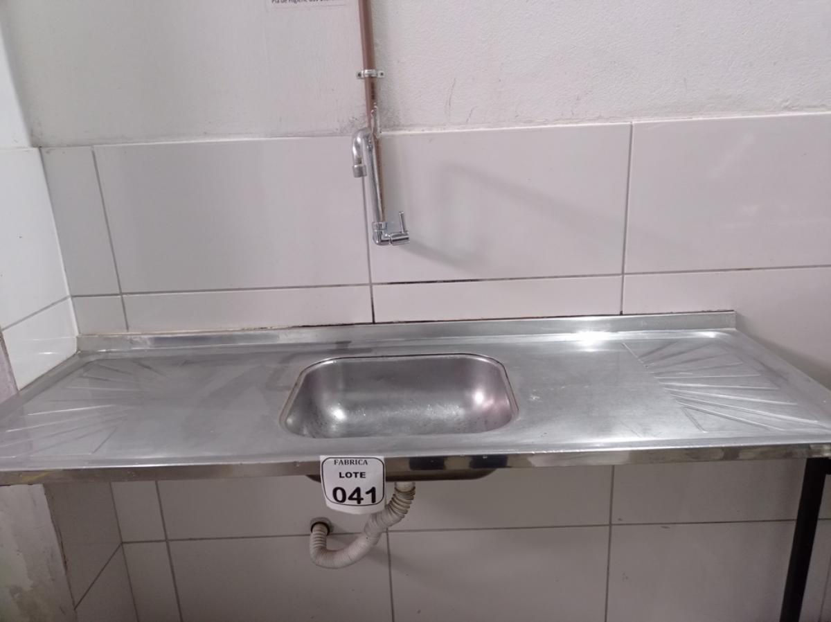 01 PIA EM INOX 1,50CM X 0,53CM COM TORNEIRA. (NO ESTADO) ATENÇÃO! FAZER A VISITAÇÃO ANTES DE ARREMATAR, NÃO SABEMOS SE FUNCIONA. LEILÃO NÃO TEM GARANTIA E NEM DEVOLUÇÃO, SUJEITO A POSSÍVEIS AVARIAS VISÍVEIS/OCULTAS E/OU AUSÊNCIA DE COMPONENTES.