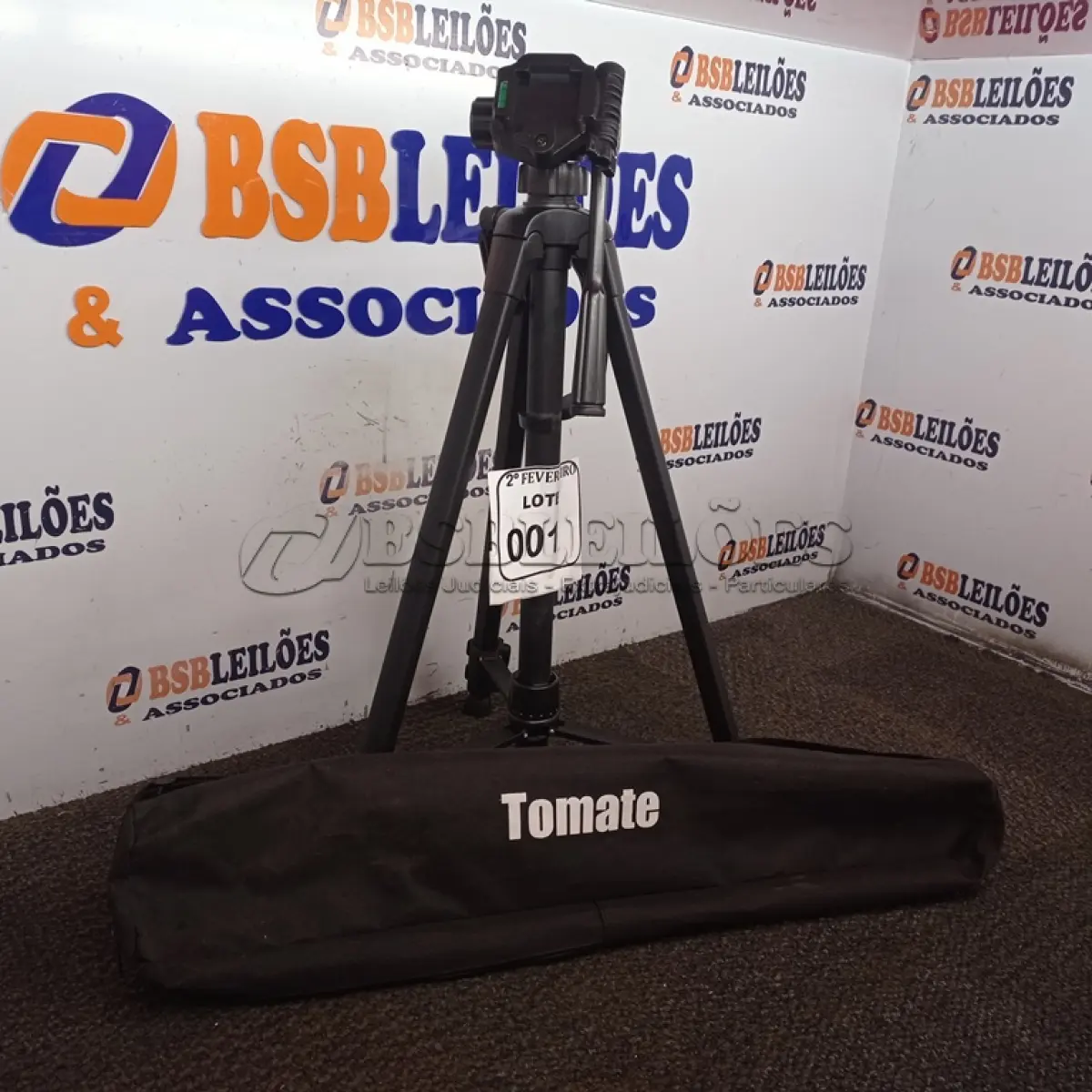 LOTE 001 - 01 TRIPÉ PARA CÂMERA TOMATE MTG-3016. (NO ESTADO) ATENÇÃO! FAZER A VISITAÇÃO ANTES DE ARREMATAR, NÃO SABEMOS SE FUNCIONA. LEILÃO NÃO TEM GARANTIA E NEM DEVOLUÇÃO, SUJEITO A POSSÍVEIS AVARIAS VISÍVEIS/OCULTAS E/OU AUSÊNCIA DE COMPONENTES.