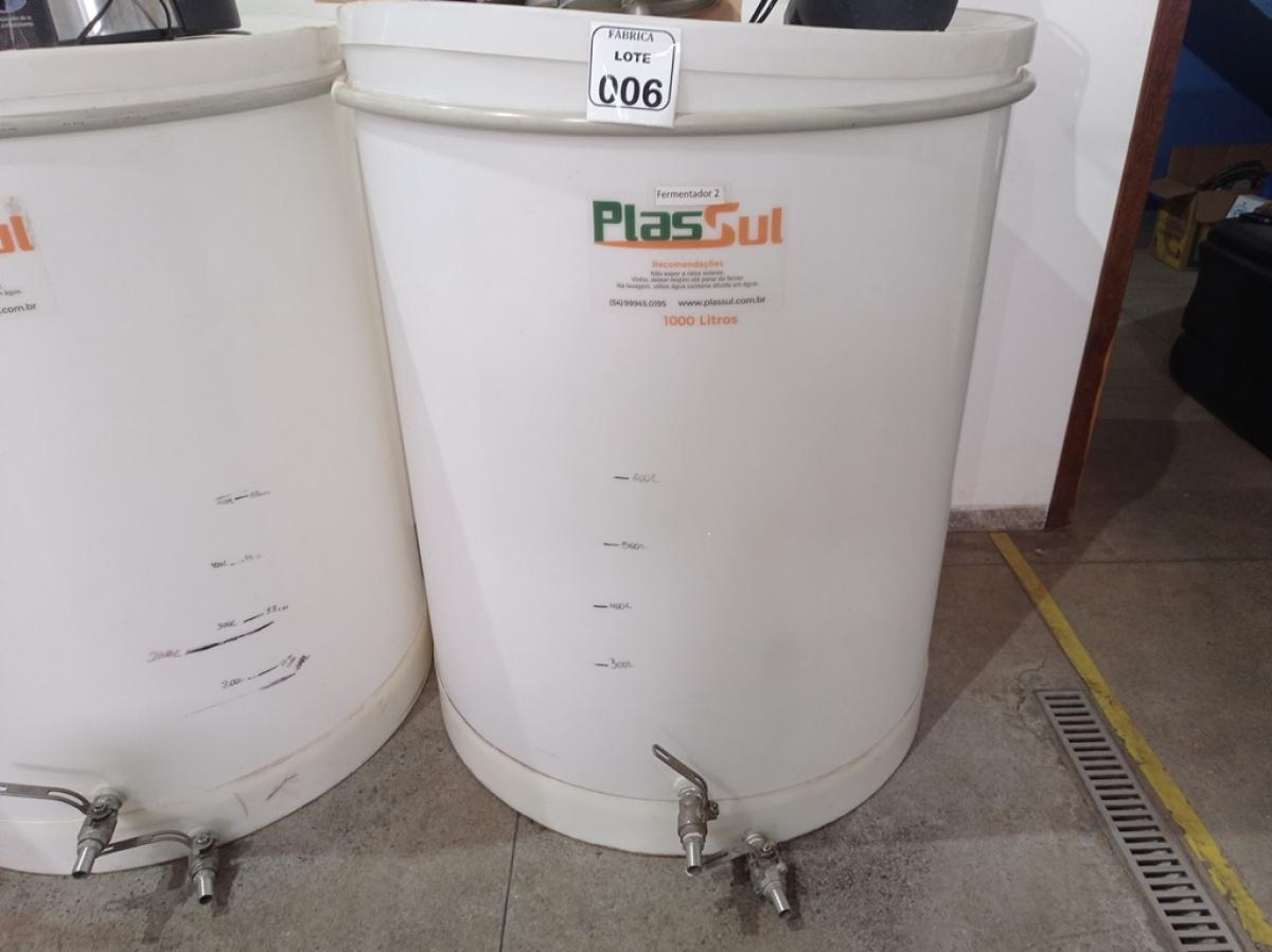 01 FERMENTADORA DE 1MIL LITROS PP PLASUL COM TORNEIRA DE INOX. (NO ESTADO) ATENÇÃO! FAZER A VISITAÇÃO ANTES DE ARREMATAR, NÃO SABEMOS SE FUNCIONA. LEILÃO NÃO TEM GARANTIA E NEM DEVOLUÇÃO, SUJEITO A POSSÍVEIS AVARIAS VISÍVEIS/OCULTAS E/OU AUSÊNCIA DE COMPONENTES.