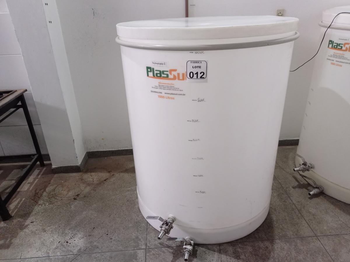 01 FERMENTADORA DE 1MIL LITROS PP PLASUL COM TORNEIRA DE INOX. (NO ESTADO) ATENÇÃO! FAZER A VISITAÇÃO ANTES DE ARREMATAR, NÃO SABEMOS SE FUNCIONA. LEILÃO NÃO TEM GARANTIA E NEM DEVOLUÇÃO, SUJEITO A POSSÍVEIS AVARIAS VISÍVEIS/OCULTAS E/OU AUSÊNCIA DE COMPONENTES.