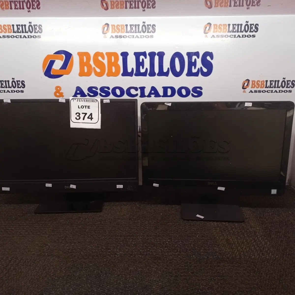 LOTE 374 - 02 MONITORES DELL. (NO ESTADO) ATENÇÃO! FAZER A VISITAÇÃO ANTES DE ARREMATAR, NÃO SABEMOS SE FUNCIONA. LEILÃO NÃO TEM GARANTIA E NEM DEVOLUÇÃO, SUJEITO A POSSÍVEIS AVARIAS VISÍVEIS/OCULTAS E/OU AUSÊNCIA DE COMPONENTES.