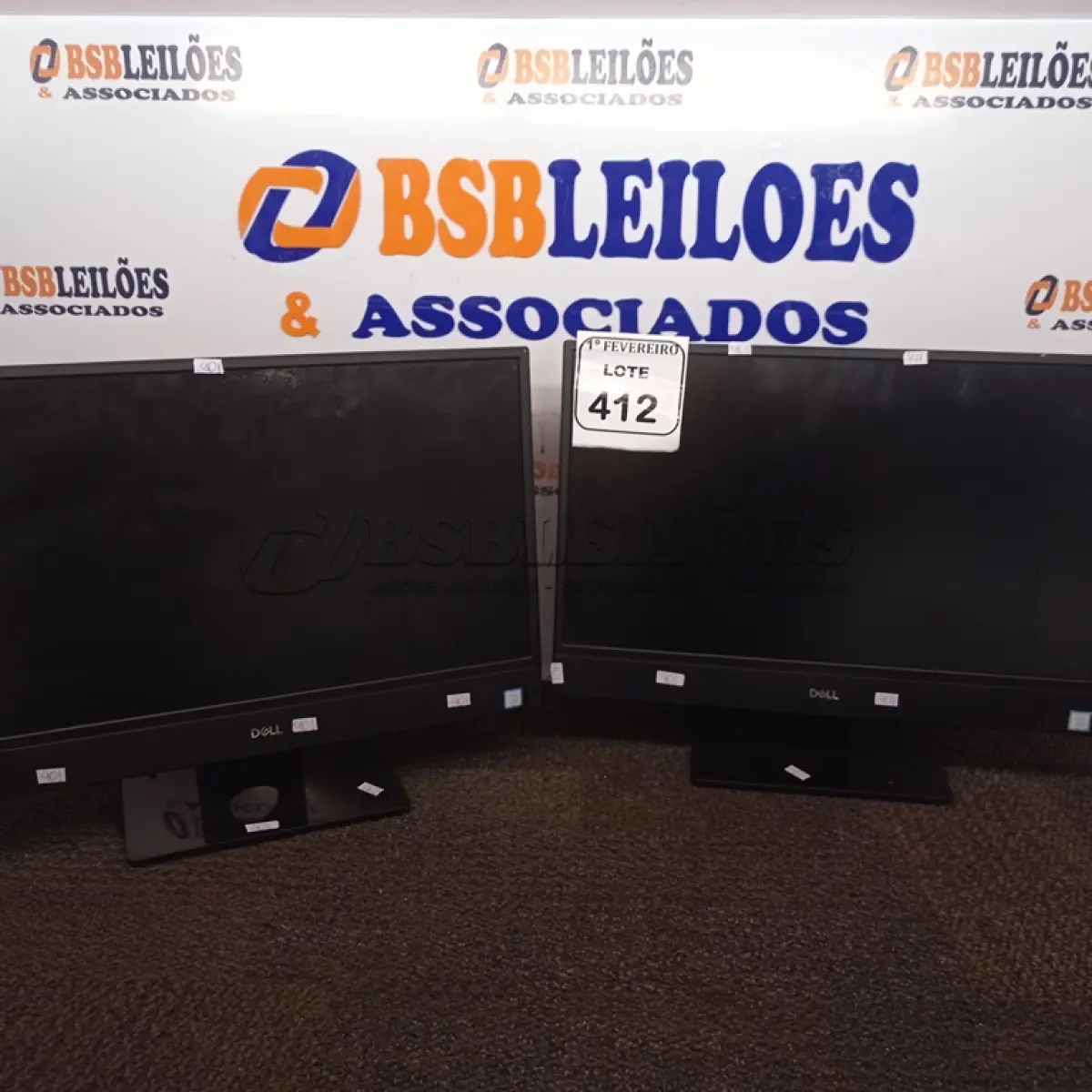 LOTE 412 - 02 MONITORES DELL. (NO ESTADO) ATENÇÃO! FAZER A VISITAÇÃO ANTES DE ARREMATAR, NÃO SABEMOS SE FUNCIONA. LEILÃO NÃO TEM GARANTIA E NEM DEVOLUÇÃO, SUJEITO A POSSÍVEIS AVARIAS VISÍVEIS/OCULTAS E/OU AUSÊNCIA DE COMPONENTES.