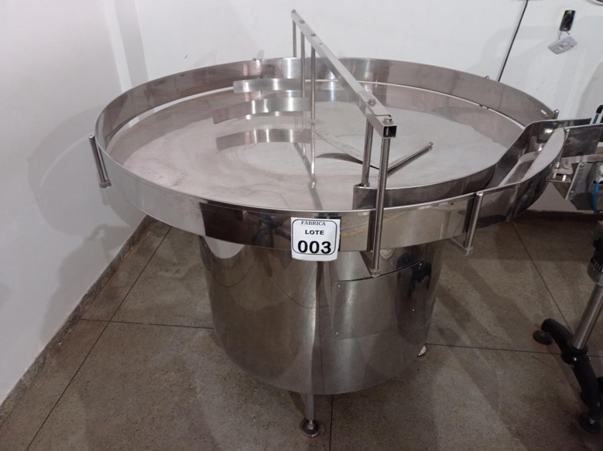 01 MESA ALIMENTADORA DE GARRAFAS ROTATIVA 1,4M DIÂMETRO MILA INOX. (NO ESTADO) ATENÇÃO! FAZER A VISITAÇÃO ANTES DE ARREMATAR, NÃO SABEMOS SE FUNCIONA. LEILÃO NÃO TEM GARANTIA E NEM DEVOLUÇÃO, SUJEITO A POSSÍVEIS AVARIAS VISÍVEIS/OCULTAS E/OU AUSÊNCIA DE COMPONENTES.