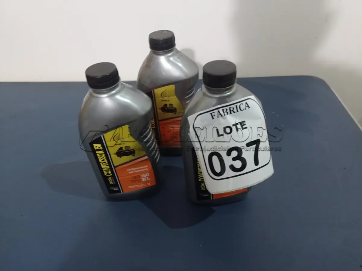 LOTE 037 - 03 LITROS DE LUBRIFICANTE MINERAL PARA COMPRESSORES. TIPO HL ISSO 150. (NO ESTADO) ATENÇÃO! FAZER A VISITAÇÃO ANTES DE ARREMATAR, NÃO SABEMOS SE FUNCIONA. LEILÃO NÃO TEM GARANTIA E NEM DEVOLUÇÃO, SUJEITO A POSSÍVEIS AVARIAS VISÍVEIS/OCULTAS E/OU AUSÊNCIA DE COMPONENTES.