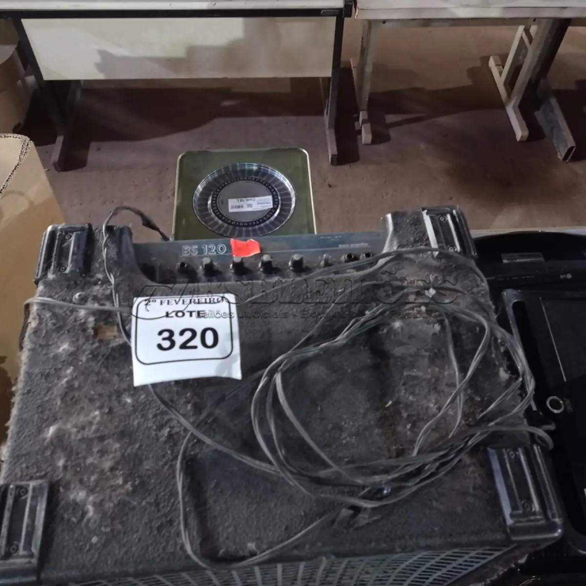LOTE 320 - 01 CAIXA DE SOM AMPLIFICADA MARCA STANER. (NO ESTADO) ATENÇÃO! FAZER A VISITAÇÃO ANTES DE ARREMATAR, NÃO SABEMOS SE FUNCIONA. LEILÃO NÃO TEM GARANTIA E NEM DEVOLUÇÃO, SUJEITO A POSSÍVEIS AVARIAS VISÍVEIS/OCULTAS E/OU AUSÊNCIA DE COMPONENTES.