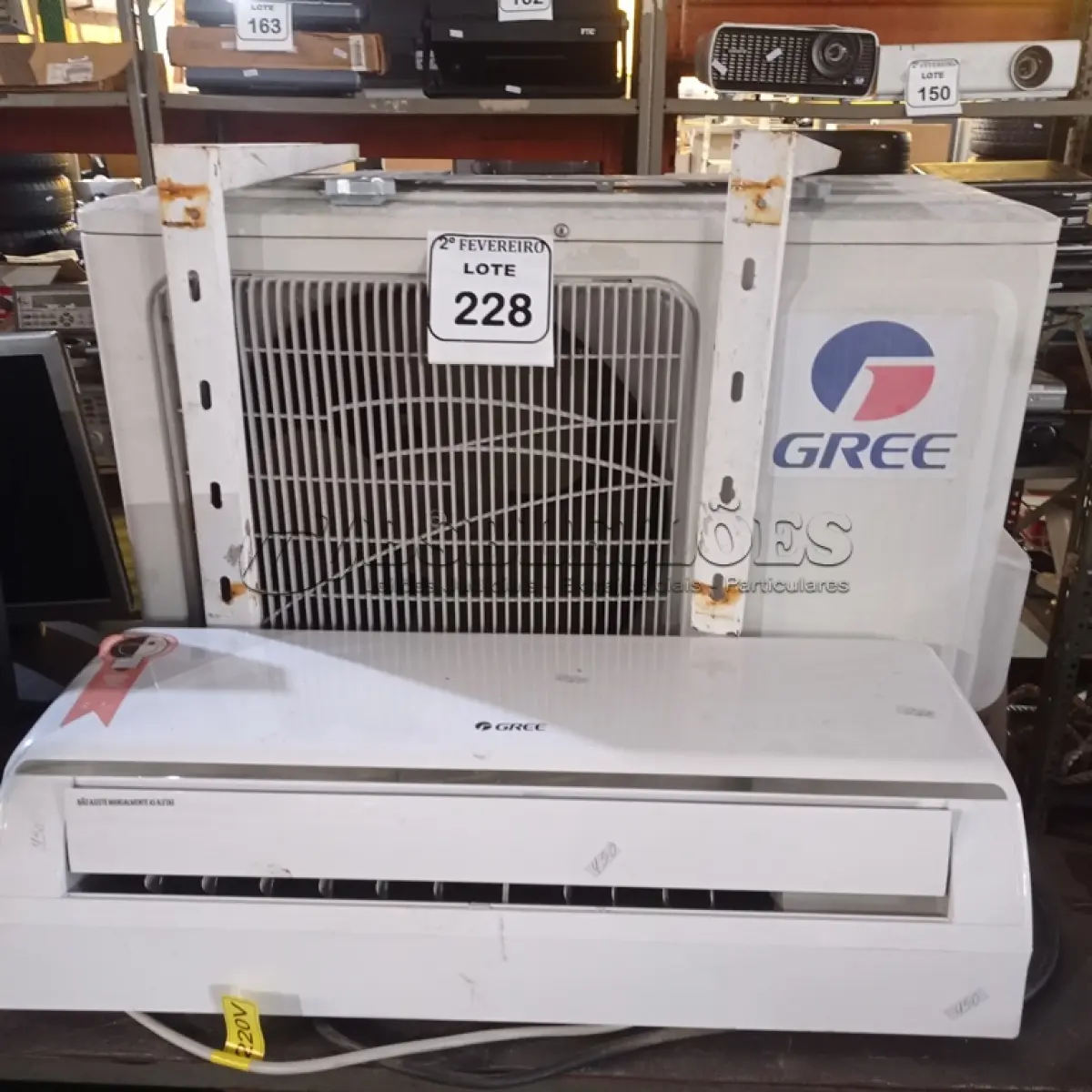 LOTE 228 -  01 AR CONDICIONADO SEM CONTROLE MARCA GREEN 9.000 BTUS. (NO ESTADO) ATENÇÃO! FAZER A VISITAÇÃO ANTES DE ARREMATAR, NÃO SABEMOS SE FUNCIONA. LEILÃO NÃO TEM GARANTIA E NEM DEVOLUÇÃO, SUJEITO A POSSÍVEIS AVARIAS VISÍVEIS/OCULTAS E/OU AUSÊNCIA DE COMPONENTES.