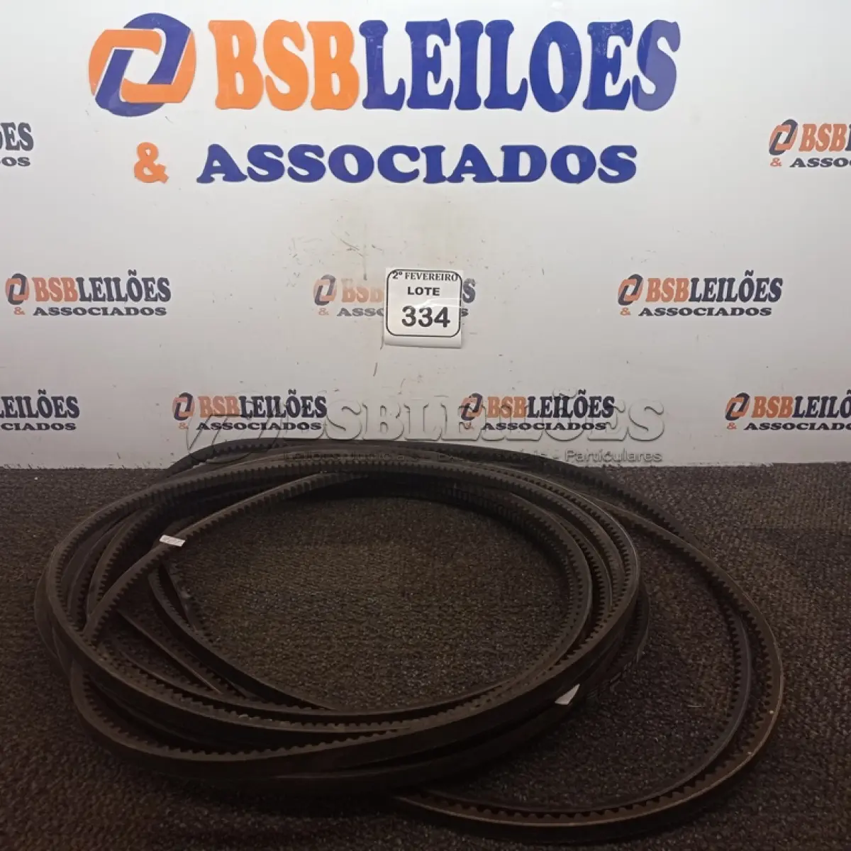 LOTE 334 - 12 CORREIAS DIVERSOS TAMANHOS.  (NO ESTADO) ATENÇÃO! FAZER A VISITAÇÃO ANTES DE ARREMATAR, NÃO SABEMOS SE FUNCIONA. LEILÃO NÃO TEM GARANTIA E NEM DEVOLUÇÃO, SUJEITO A POSSÍVEIS AVARIAS VISÍVEIS/OCULTAS E/OU AUSÊNCIA DE COMPONENTES.
