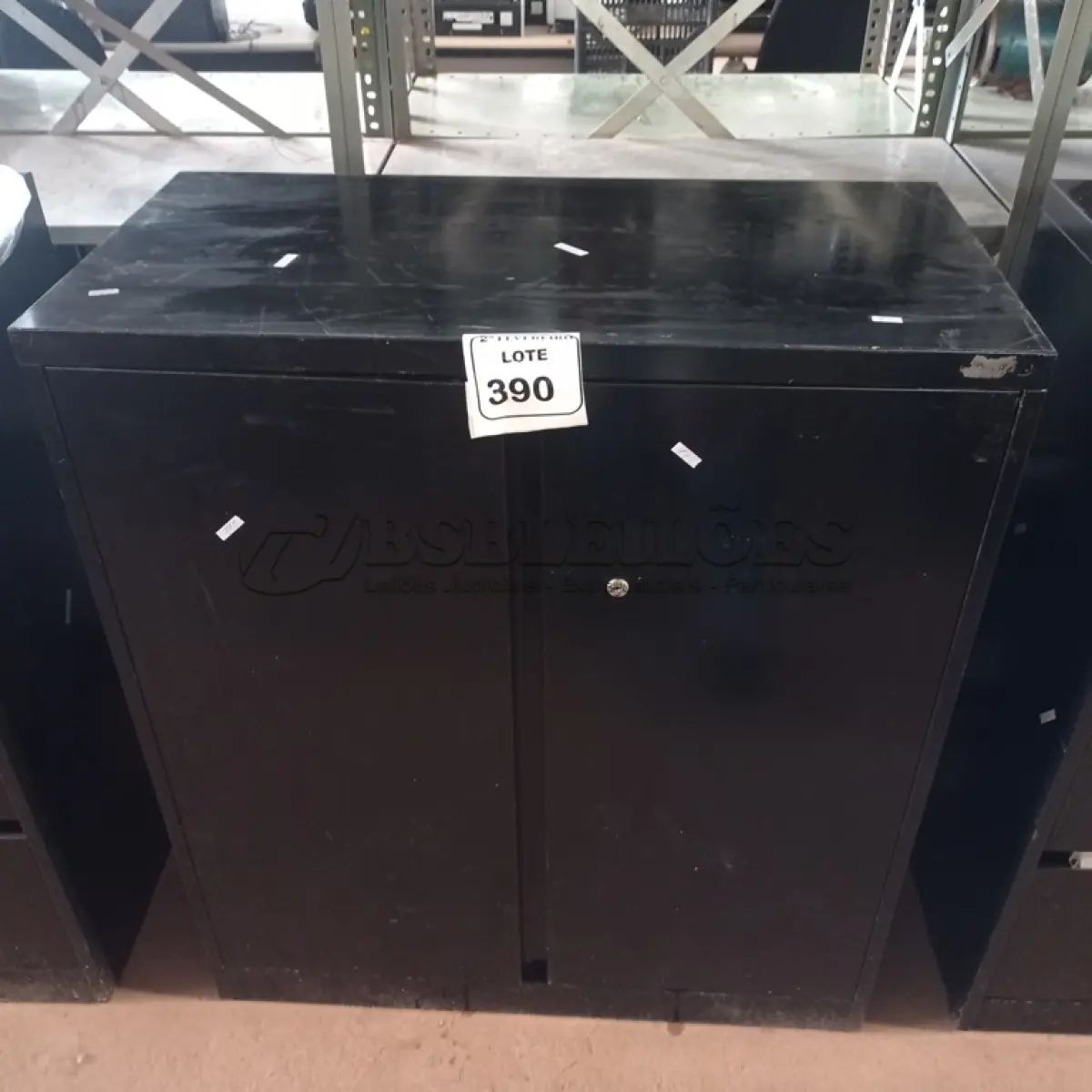 LOTE 390 - 01 ARMÁRIO EM AÇO 3 GAVETAS. (NO ESTADO) ATENÇÃO! FAZER A VISITAÇÃO ANTES DE ARREMATAR, NÃO SABEMOS SE FUNCIONA. LEILÃO NÃO TEM GARANTIA E NEM DEVOLUÇÃO, SUJEITO A POSSÍVEIS AVARIAS VISÍVEIS/OCULTAS E/OU AUSÊNCIA DE COMPONENTES.