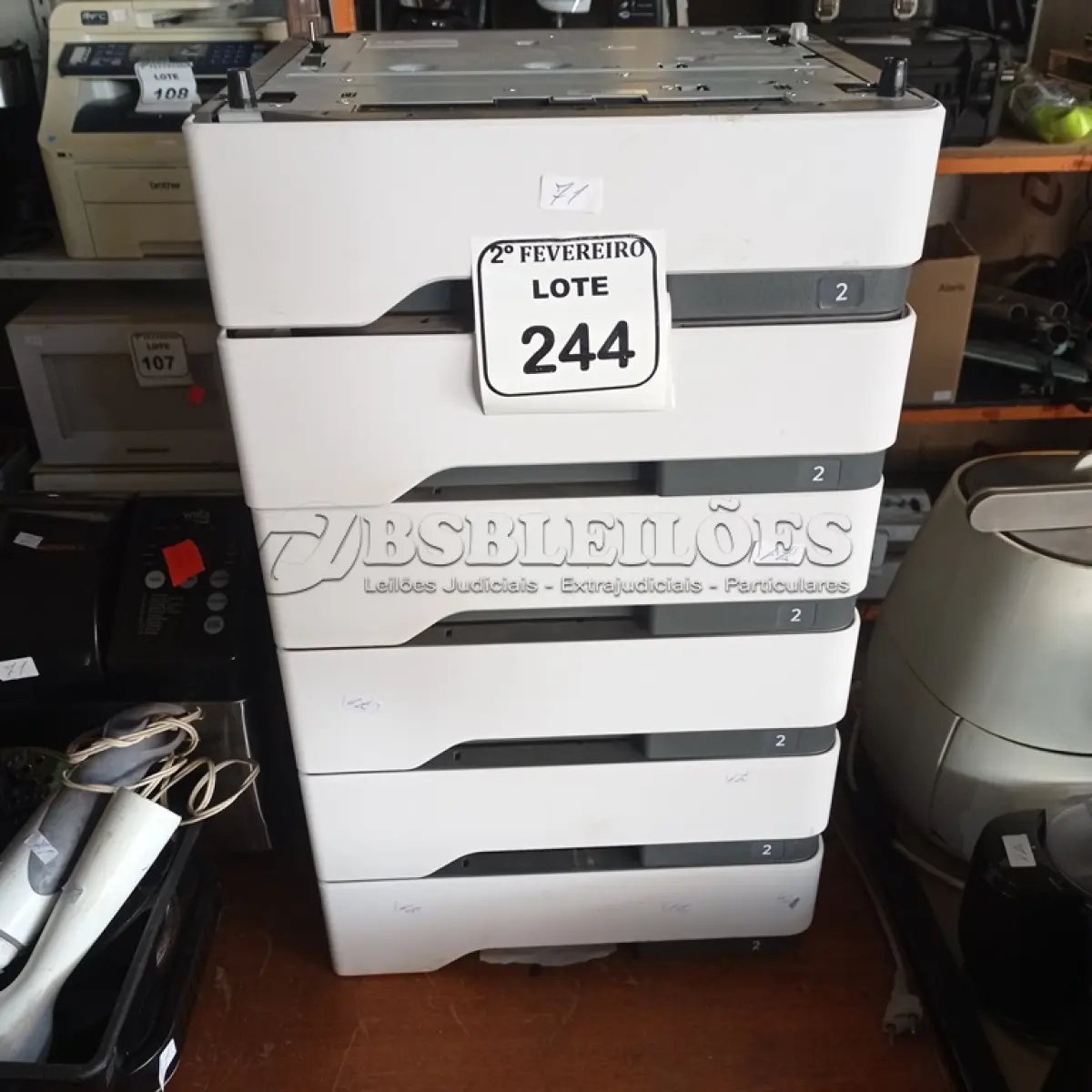 LOTE 244 - 06 GAVETAS PARA IMPRESSORA. (NO ESTADO) ATENÇÃO! FAZER A VISITAÇÃO ANTES DE ARREMATAR, NÃO SABEMOS SE FUNCIONA. LEILÃO NÃO TEM GARANTIA E NEM DEVOLUÇÃO, SUJEITO A POSSÍVEIS AVARIAS VISÍVEIS/OCULTAS E/OU AUSÊNCIA DE COMPONENTES.