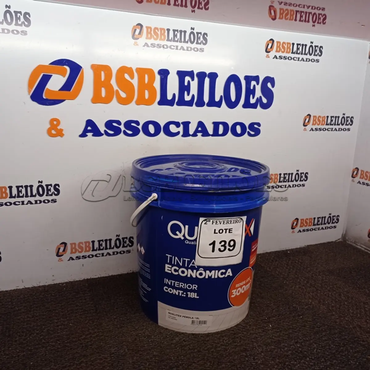 LOTE 139 - 01 GALÃO DE TINTA PARA INTERIOR QUALITEX 18L RENDE ATÉ 300M COR PEROLA. (NOVO) (NO ESTADO) ATENÇÃO! FAZER A VISITAÇÃO ANTES DE ARREMATAR, NÃO SABEMOS SE FUNCIONA. LEILÃO NÃO TEM GARANTIA E NEM DEVOLUÇÃO, SUJEITO A POSSÍVEIS AVARIAS VISÍVEIS/OCULTAS E/OU AUSÊNCIA DE COMPONENTES.