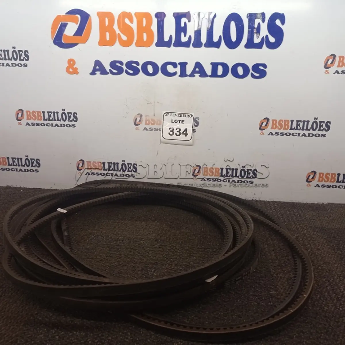 LOTE 334 - 12 CORREIAS DIVERSOS TAMANHOS.  (NO ESTADO) ATENÇÃO! FAZER A VISITAÇÃO ANTES DE ARREMATAR, NÃO SABEMOS SE FUNCIONA. LEILÃO NÃO TEM GARANTIA E NEM DEVOLUÇÃO, SUJEITO A POSSÍVEIS AVARIAS VISÍVEIS/OCULTAS E/OU AUSÊNCIA DE COMPONENTES.