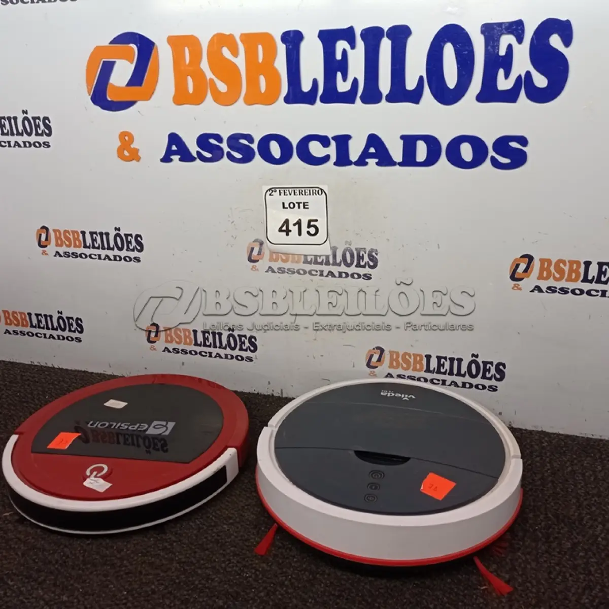 LOTE 415 - 02 ASPIRADORES ROBÔ MARCAS VILEDA E EPISILON. (NO ESTADO) ATENÇÃO! FAZER A VISITAÇÃO ANTES DE ARREMATAR, NÃO SABEMOS SE FUNCIONA. LEILÃO NÃO TEM GARANTIA E NEM DEVOLUÇÃO, SUJEITO A POSSÍVEIS AVARIAS VISÍVEIS/OCULTAS E/OU AUSÊNCIA DE COMPONENTES.
