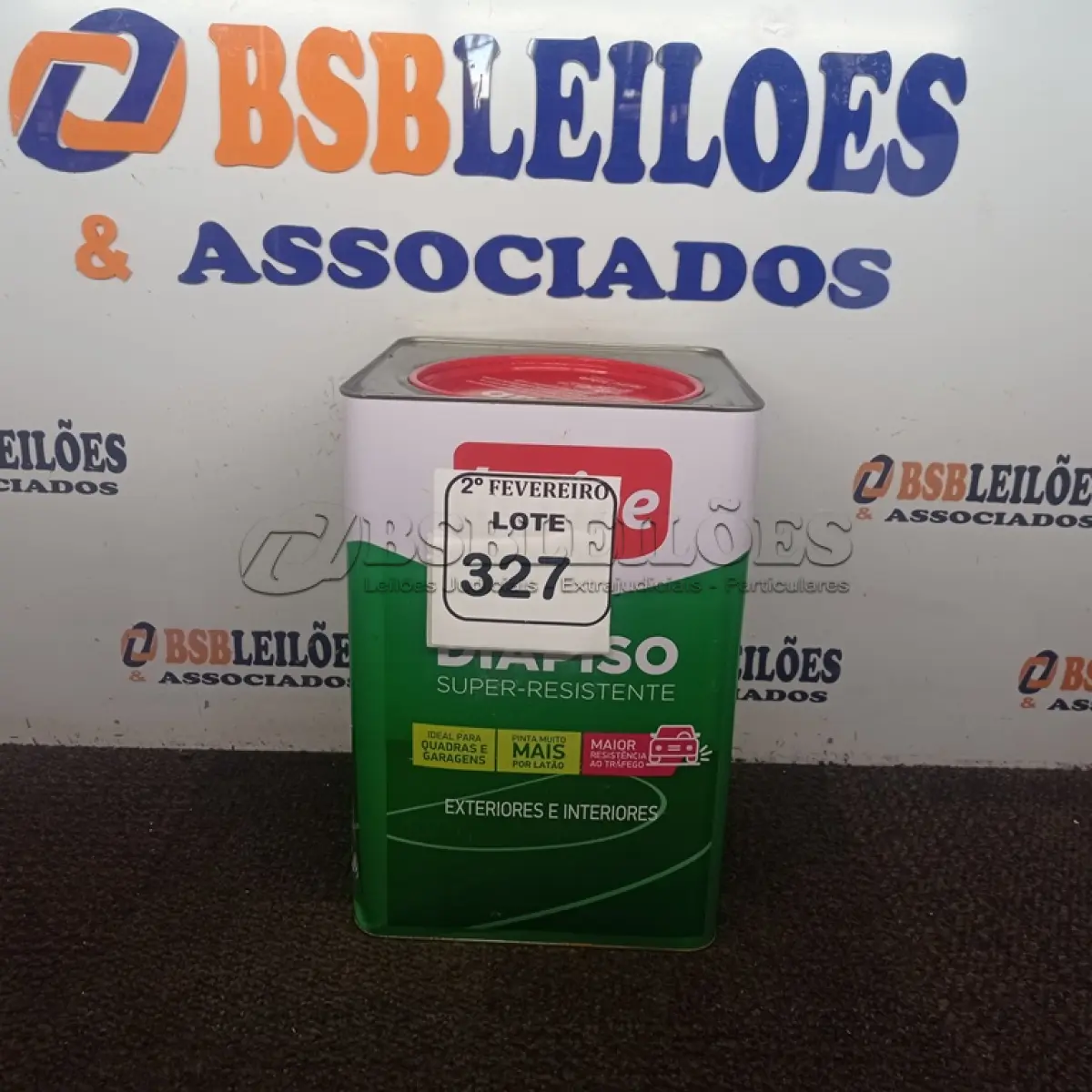 LOTE 327 - 01 LATA DE TINTA IQUINE DIA PISO NA COR AZUL PROFUNDO 18 L. (NO ESTADO) ATENÇÃO! FAZER A VISITAÇÃO ANTES DE ARREMATAR, NÃO SABEMOS SE FUNCIONA. LEILÃO NÃO TEM GARANTIA E NEM DEVOLUÇÃO, SUJEITO A POSSÍVEIS AVARIAS VISÍVEIS/OCULTAS E/OU AUSÊNCIA DE COMPONENTES.
