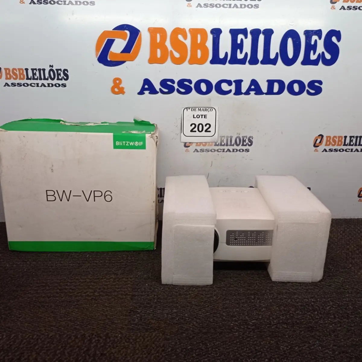 01 PROJETOR BLITZWOIF LED MODELO BW-VP6 1080P. (NO ESTADO) ATENÇÃO! FAZER A VISITAÇÃO ANTES DE ARREMATAR, NÃO SABEMOS SE FUNCIONA. LEILÃO NÃO TEM GARANTIA E NEM DEVOLUÇÃO, SUJEITO A POSSÍVEIS AVARIAS VISÍVEIS/OCULTAS E/OU AUSÊNCIA DE COMPONENTES.