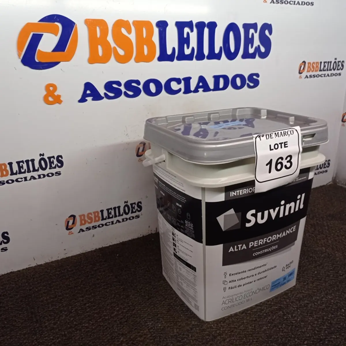 01 GALÃO DE TINTA SUVINIL DE 18L PARA INTERIORES ACABAMENTO FOSCO BRANCO. (NOVO) (NO ESTADO) ATENÇÃO! FAZER A VISITAÇÃO ANTES DE ARREMATAR, NÃO SABEMOS SE FUNCIONA. LEILÃO NÃO TEM GARANTIA E NEM DEVOLUÇÃO, SUJEITO A POSSÍVEIS AVARIAS VISÍVEIS/OCULTAS E/OU AUSÊNCIA DE COMPONENTES.