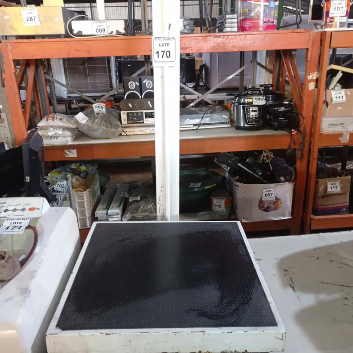 01 BALANÇA DIGITAL MÁXIMO 300KG MARCA WELMY. (NO ESTADO) ATENÇÃO! FAZER A VISITAÇÃO ANTES DE ARREMATAR, NÃO SABEMOS SE FUNCIONA. LEILÃO NÃO TEM GARANTIA E NEM DEVOLUÇÃO, SUJEITO A POSSÍVEIS AVARIAS VISÍVEIS/OCULTAS E/OU AUSÊNCIA DE COMPONENTES.