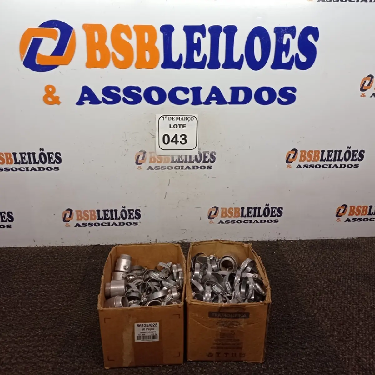 01 LOTE COM GRANDE QUANTIDADE DE BRAÇADEIRAS E VÁRIOS CONECTORES RETO. (NOVO) (NO ESTADO) ATENÇÃO! FAZER A VISITAÇÃO ANTES DE ARREMATAR, NÃO SABEMOS SE FUNCIONA. LEILÃO NÃO TEM GARANTIA E NEM DEVOLUÇÃO, SUJEITO A POSSÍVEIS AVARIAS VISÍVEIS/OCULTAS E/OU AUSÊNCIA DE COMPONENTES.