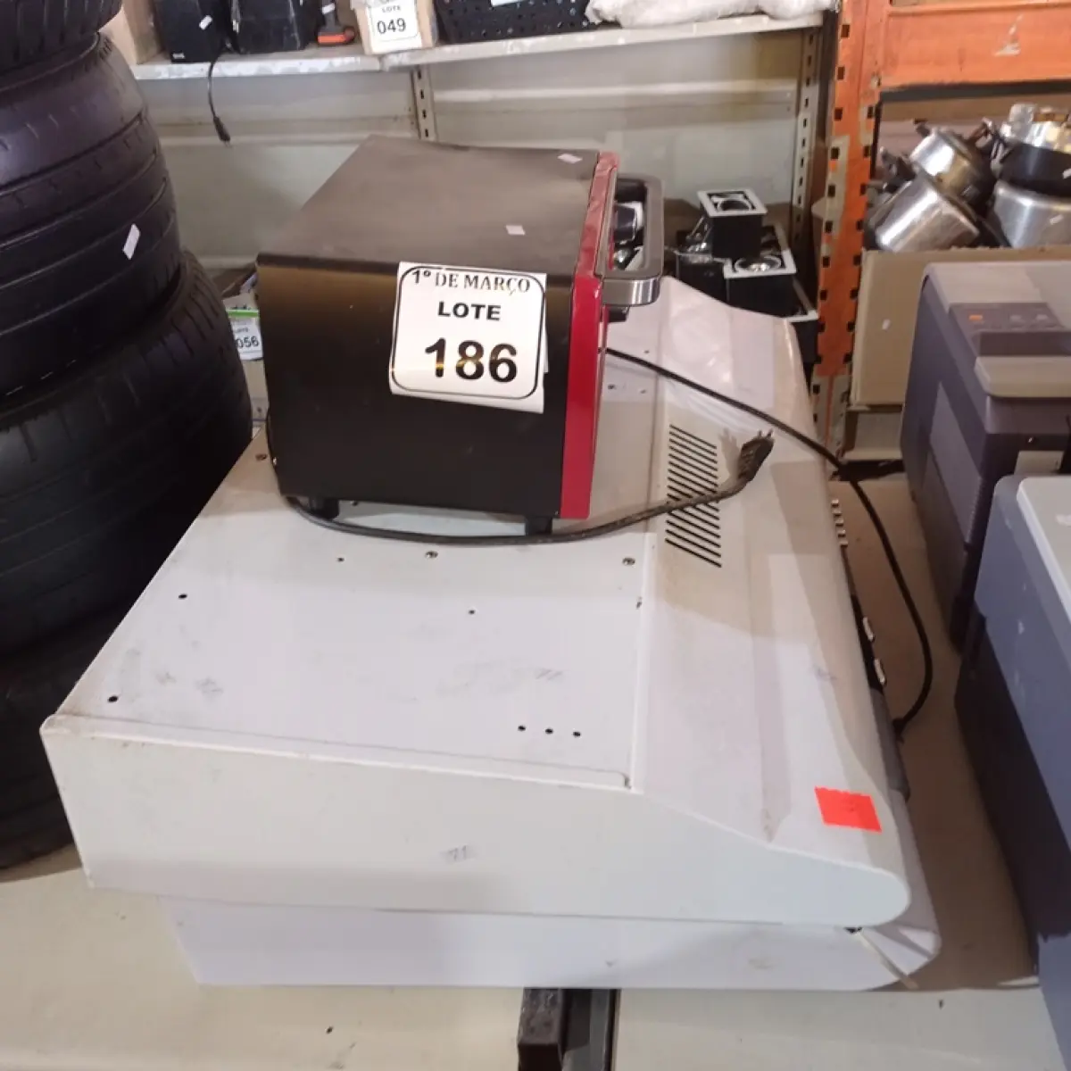 01 FORNO ELÉTRICO PEQUENO E 02 DEPURADORES DE AR. (NO ESTADO) ATENÇÃO! FAZER A VISITAÇÃO ANTES DE ARREMATAR, NÃO SABEMOS SE FUNCIONA. LEILÃO NÃO TEM GARANTIA E NEM DEVOLUÇÃO, SUJEITO A POSSÍVEIS AVARIAS VISÍVEIS/OCULTAS E/OU AUSÊNCIA DE COMPONENTES.