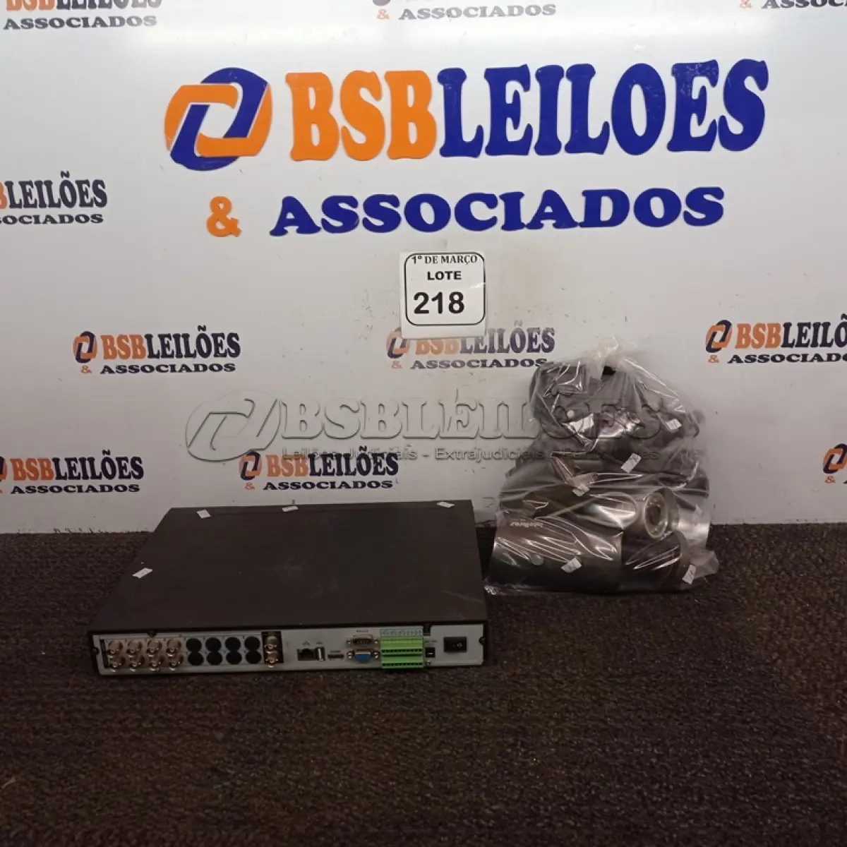 LOTE 218 - 01 DVR 4 CANAIS INTELBRAS E CÂMERAS DIVERSAS. (NO ESTADO) ATENÇÃO! FAZER A VISITAÇÃO ANTES DE ARREMATAR, NÃO SABEMOS SE FUNCIONA. LEILÃO NÃO TEM GARANTIA E NEM DEVOLUÇÃO, SUJEITO A POSSÍVEIS AVARIAS VISÍVEIS/OCULTAS E/OU AUSÊNCIA DE COMPONENTES.