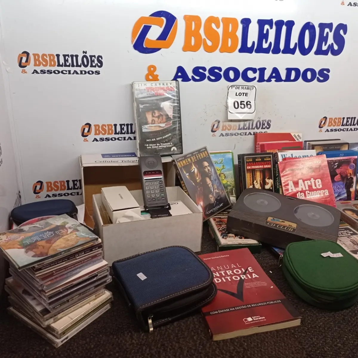 01 CELULAR RELÍQUIA MOTOROLA POCKET, CD’S, DVD’S E LIVROS. (NO ESTADO) ATENÇÃO! FAZER A VISITAÇÃO ANTES DE ARREMATAR, NÃO SABEMOS SE FUNCIONA. LEILÃO NÃO TEM GARANTIA E NEM DEVOLUÇÃO, SUJEITO A POSSÍVEIS AVARIAS VISÍVEIS/OCULTAS E/OU AUSÊNCIA DE COMPONENTES.