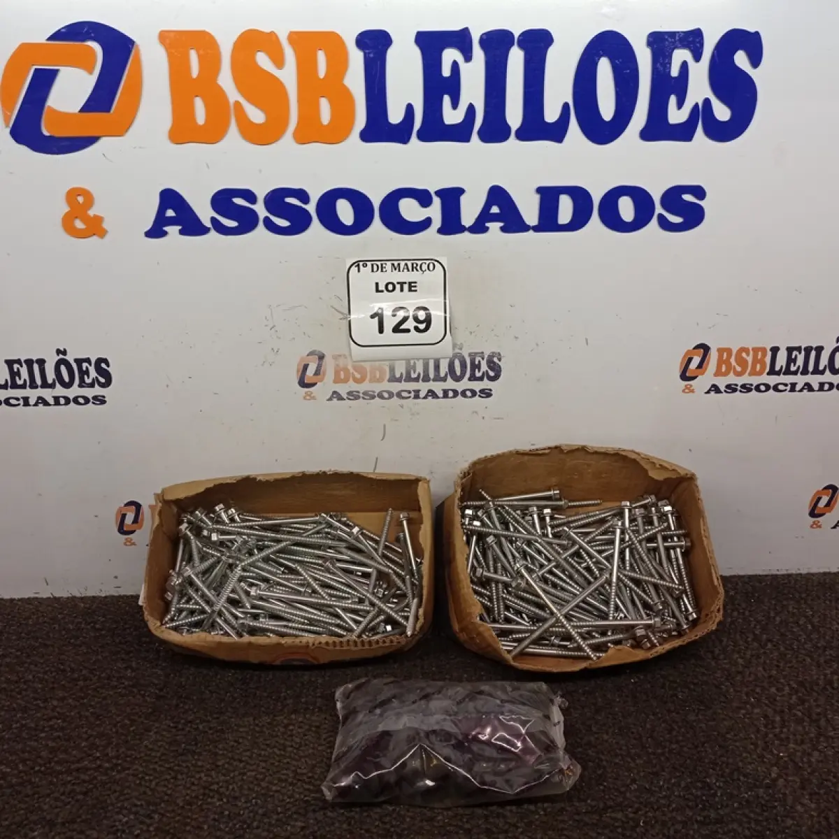 01 LOTE COM DIVERSOS PARAFUSOS SEXTAVADO E DIVERSAS BORRACHINHAS. (NOVO) (NO ESTADO) ATENÇÃO! FAZER A VISITAÇÃO ANTES DE ARREMATAR, NÃO SABEMOS SE FUNCIONA. LEILÃO NÃO TEM GARANTIA E NEM DEVOLUÇÃO, SUJEITO A POSSÍVEIS AVARIAS VISÍVEIS/OCULTAS E/OU AUSÊNCIA DE COMPONENTES.