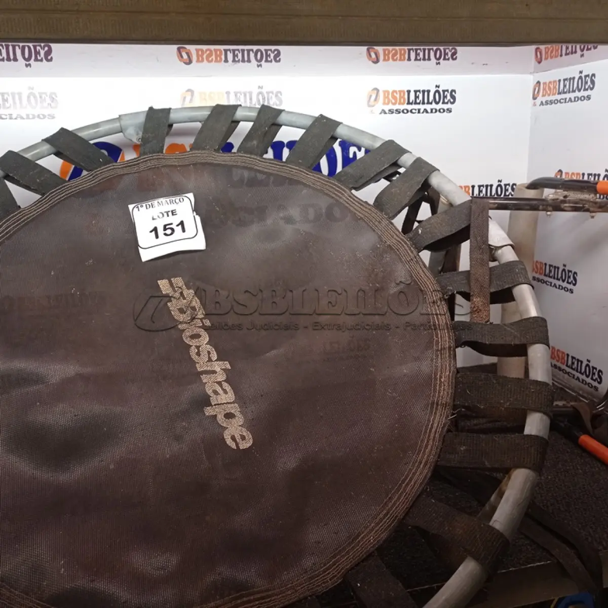 LOTE 151 - 01 SUPORTE PARA BICICLETA E 01 MINI JUMP. (NO ESTADO) ATENÇÃO! FAZER A VISITAÇÃO ANTES DE ARREMATAR, NÃO SABEMOS SE FUNCIONA. LEILÃO NÃO TEM GARANTIA E NEM DEVOLUÇÃO, SUJEITO A POSSÍVEIS AVARIAS VISÍVEIS/OCULTAS E/OU AUSÊNCIA DE COMPONENTES.