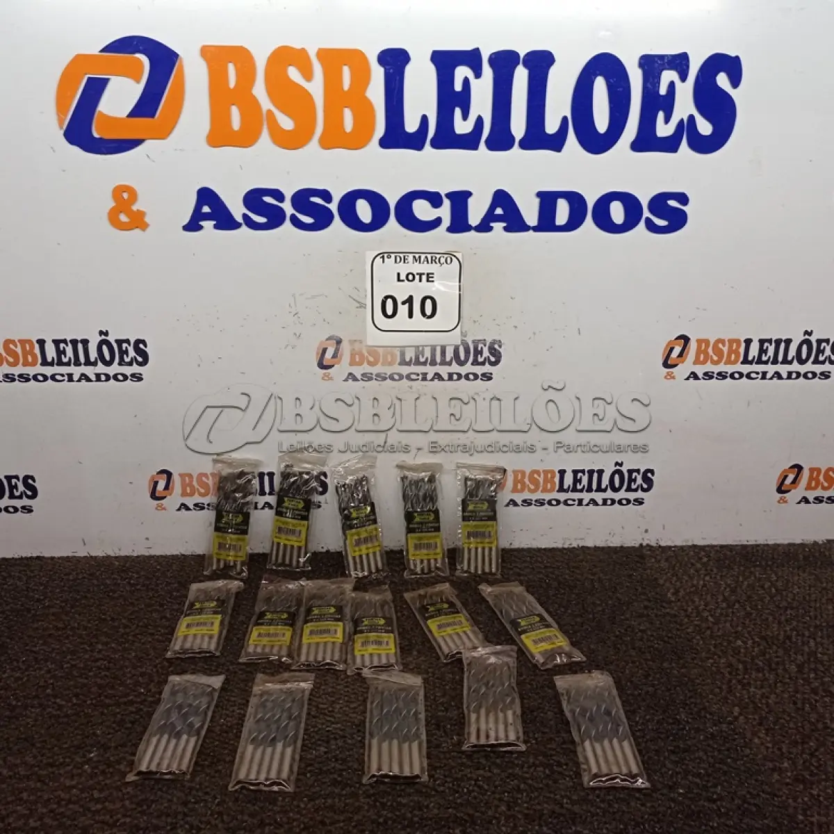 LOTE 010 - 01 LOTE COM 16 PACOTINHOS DE BROCAS PARA MADEIRA COM 05 BROCAS CADA MEDINDO 8X115MM MARCA FERTAK. (NOVO) (NO ESTADO) ATENÇÃO! FAZER A VISITAÇÃO ANTES DE ARREMATAR, NÃO SABEMOS SE FUNCIONA. LEILÃO NÃO TEM GARANTIA E NEM DEVOLUÇÃO, SUJEITO A POSSÍVEIS AVARIAS VISÍVEIS/OCULTAS E/OU AUSÊNCIA DE COMPONENTES.