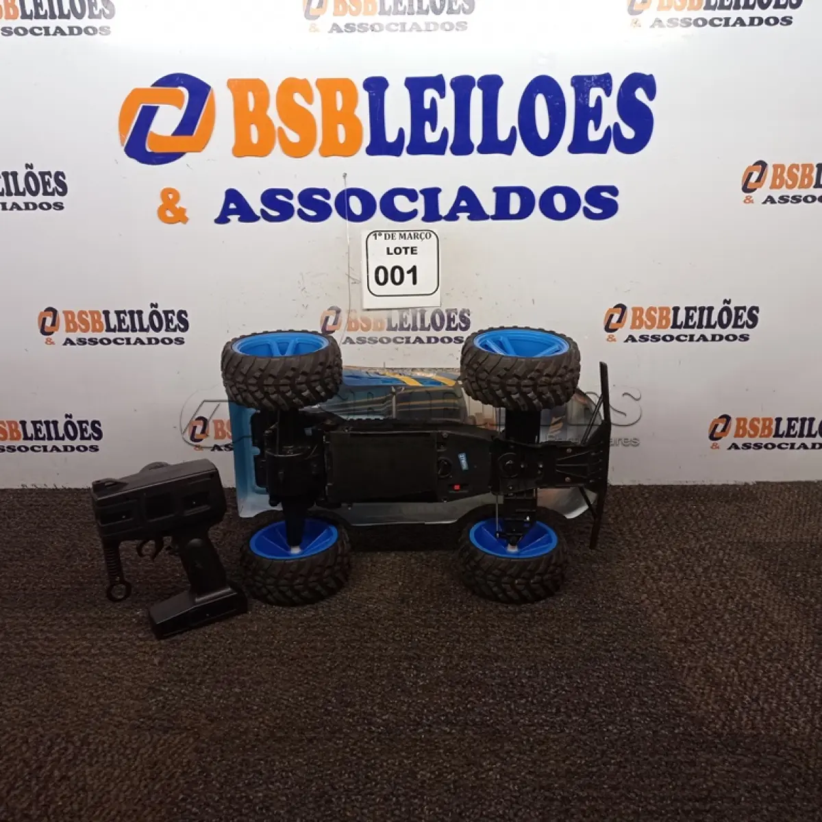 LOTE 001 - 01 CARRINHO TUFÃO DE CONTROLE REMOTO. (NO ESTADO) ATENÇÃO! FAZER A VISITAÇÃO ANTES DE ARREMATAR, NÃO SABEMOS SE FUNCIONA. LEILÃO NÃO TEM GARANTIA E NEM DEVOLUÇÃO, SUJEITO A POSSÍVEIS AVARIAS VISÍVEIS/OCULTAS E/OU AUSÊNCIA DE COMPONENTES.