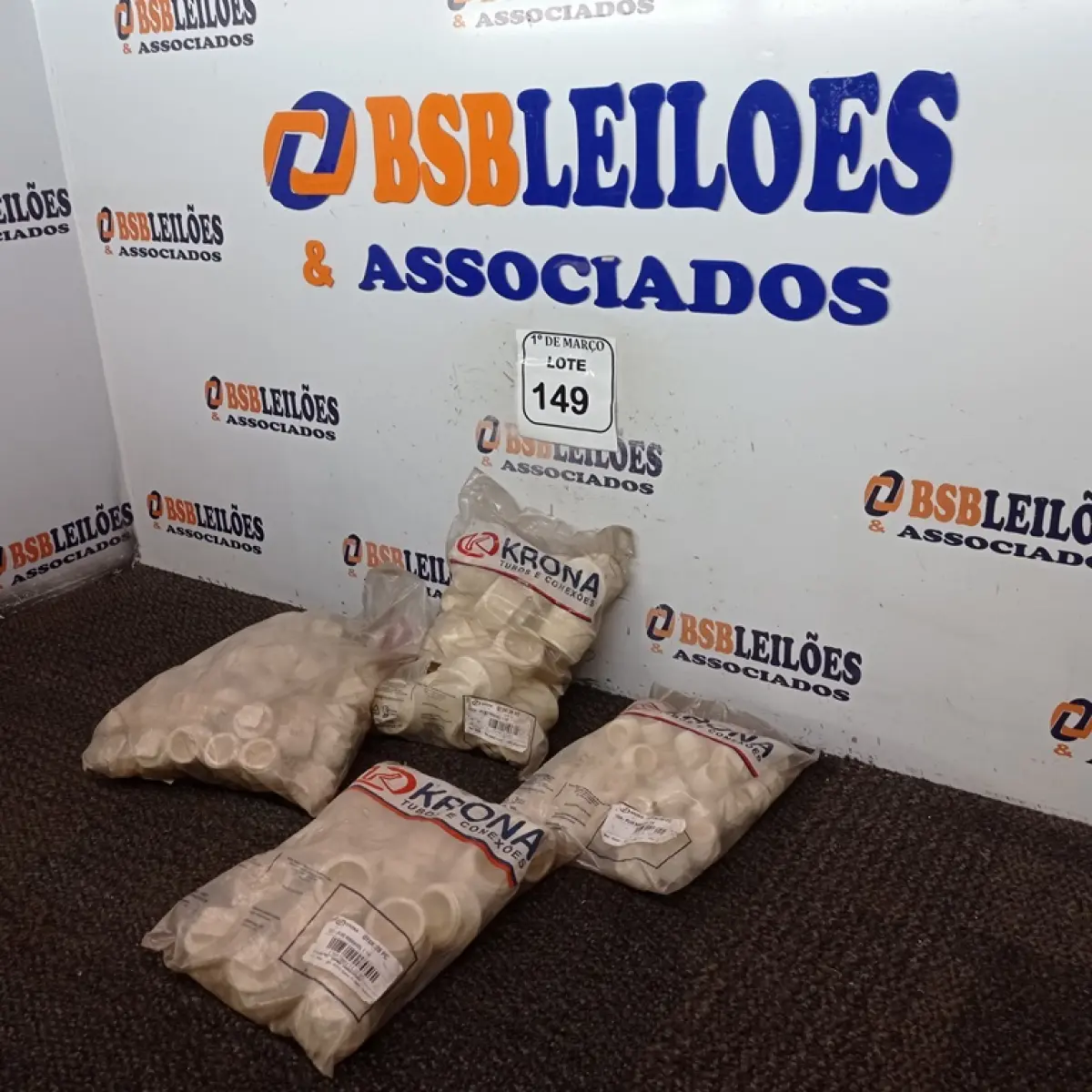 03 PACOTES DE PLUG ROSCÁVEL TAMANHOS DIVERSOS E 01 PACOTE DE TE ROSCÁVEL ¾.  (NO ESTADO) ATENÇÃO! FAZER A VISITAÇÃO ANTES DE ARREMATAR, NÃO SABEMOS SE FUNCIONA. LEILÃO NÃO TEM GARANTIA E NEM DEVOLUÇÃO, SUJEITO A POSSÍVEIS AVARIAS VISÍVEIS/OCULTAS E/OU AUSÊNCIA DE COMPONENTES.