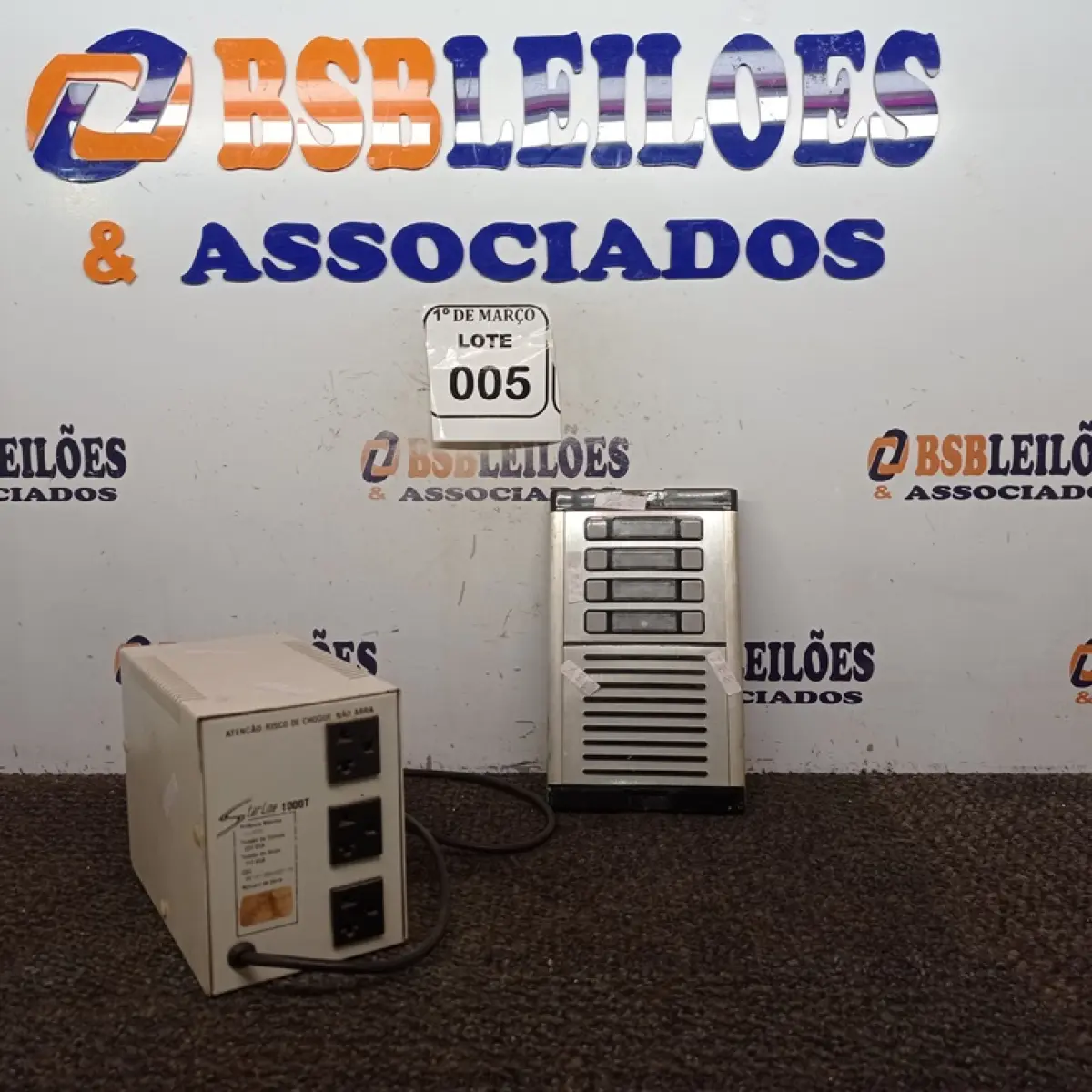 01 INTERFONE PARA CONDOMÍNIO COM 08 CANAIS HDL E 01 FONTE PARA COMPUTADOR STAR LINE. (NO ESTADO) ATENÇÃO! FAZER A VISITAÇÃO ANTES DE ARREMATAR, NÃO SABEMOS SE FUNCIONA. LEILÃO NÃO TEM GARANTIA E NEM DEVOLUÇÃO, SUJEITO A POSSÍVEIS AVARIAS VISÍVEIS/OCULTAS E/OU AUSÊNCIA DE COMPONENTES.