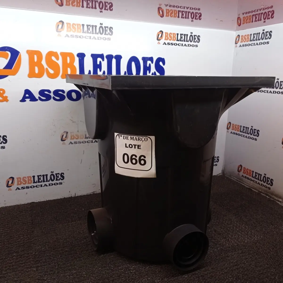 01 CAIXA COLETORA DE ÁGUA PLUVIAL. (NOVO) (NO ESTADO) ATENÇÃO! FAZER A VISITAÇÃO ANTES DE ARREMATAR, NÃO SABEMOS SE FUNCIONA. LEILÃO NÃO TEM GARANTIA E NEM DEVOLUÇÃO, SUJEITO A POSSÍVEIS AVARIAS VISÍVEIS/OCULTAS E/OU AUSÊNCIA DE COMPONENTES.