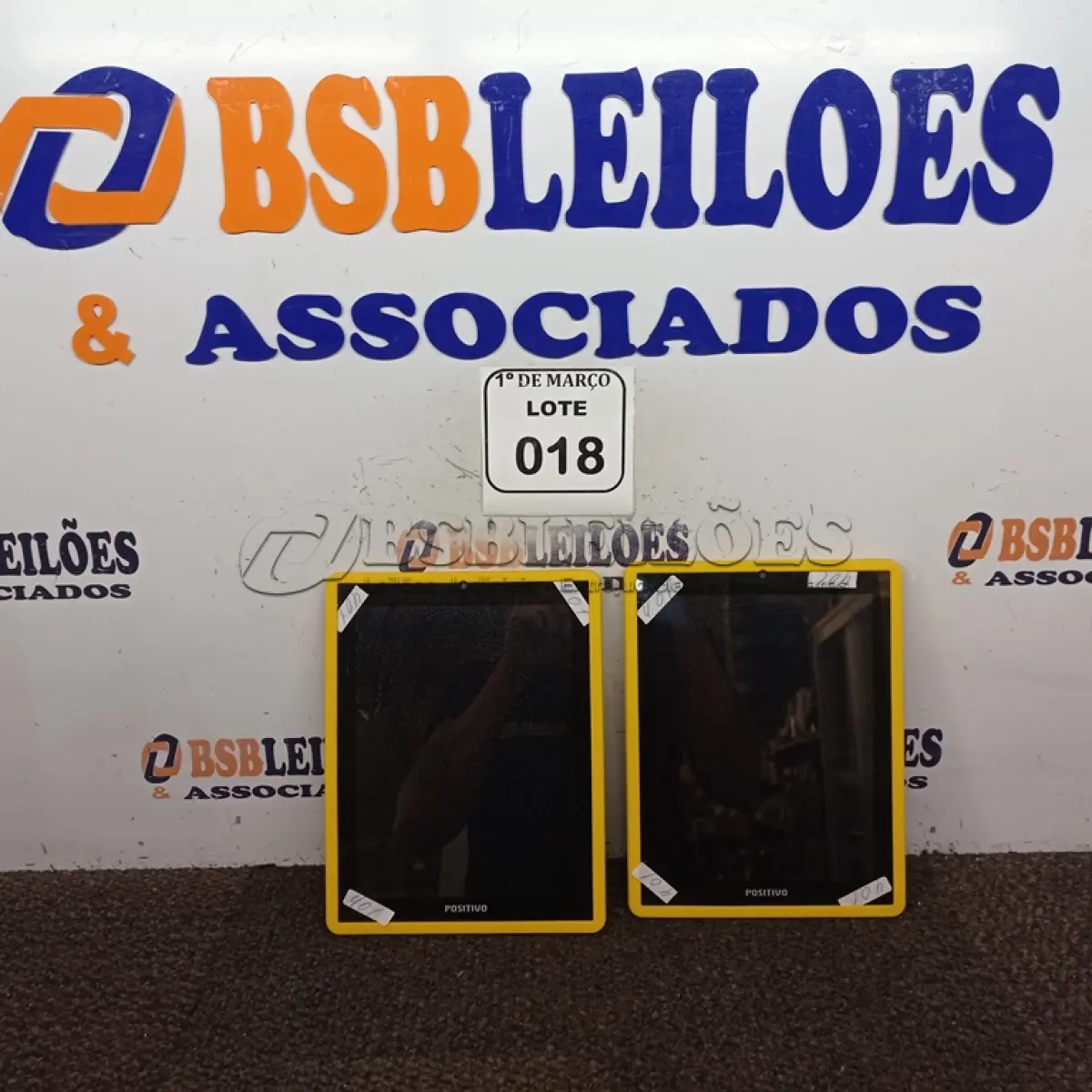 LOTE 018 - 02 TABLET’S SEM CARREGADOR MARCA POSITIVO. (NO ESTADO) ATENÇÃO! FAZER A VISITAÇÃO ANTES DE ARREMATAR, NÃO SABEMOS SE FUNCIONA. LEILÃO NÃO TEM GARANTIA E NEM DEVOLUÇÃO, SUJEITO A POSSÍVEIS AVARIAS VISÍVEIS/OCULTAS E/OU AUSÊNCIA DE COMPONENTES.