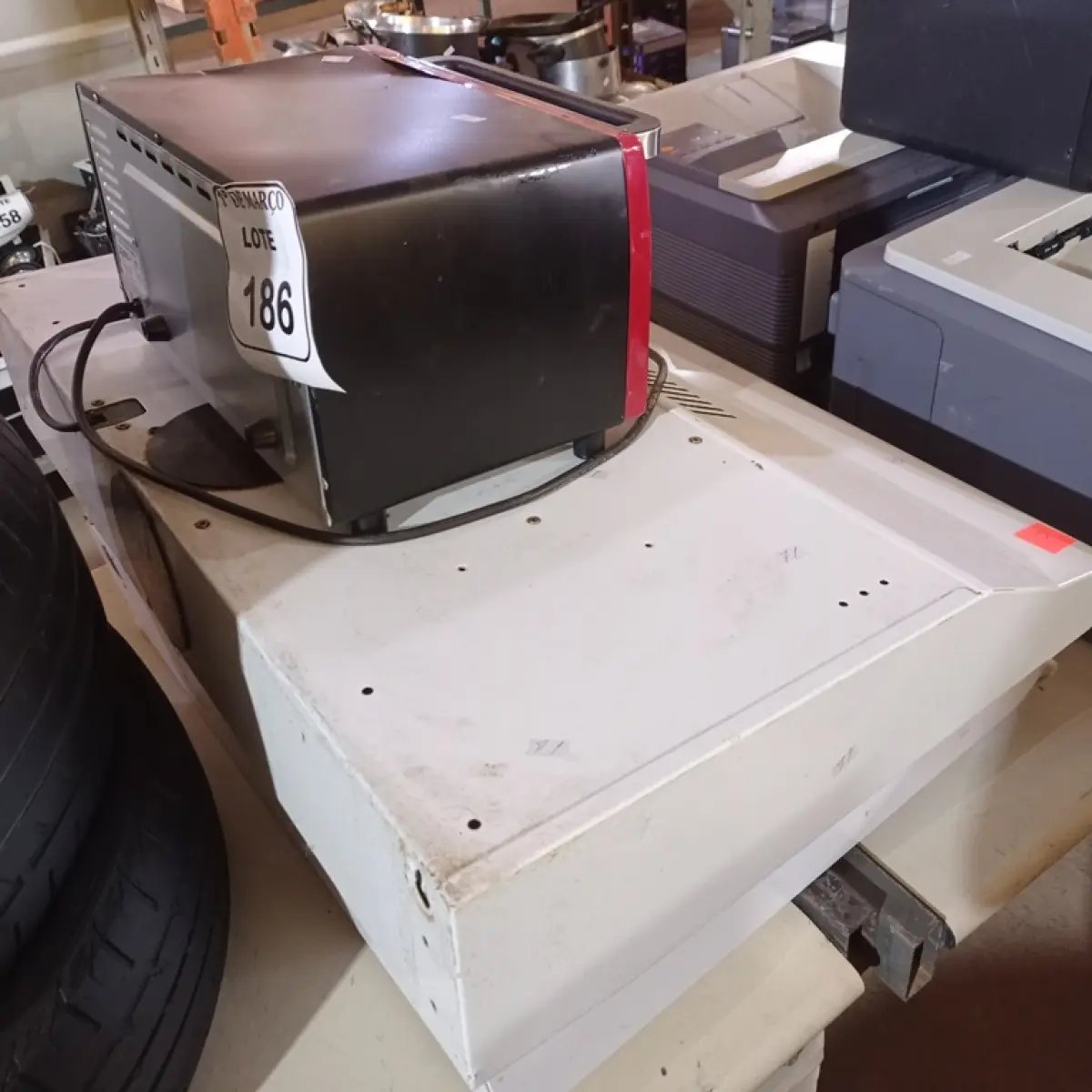 01 FORNO ELÉTRICO PEQUENO E 02 DEPURADORES DE AR. (NO ESTADO) ATENÇÃO! FAZER A VISITAÇÃO ANTES DE ARREMATAR, NÃO SABEMOS SE FUNCIONA. LEILÃO NÃO TEM GARANTIA E NEM DEVOLUÇÃO, SUJEITO A POSSÍVEIS AVARIAS VISÍVEIS/OCULTAS E/OU AUSÊNCIA DE COMPONENTES.