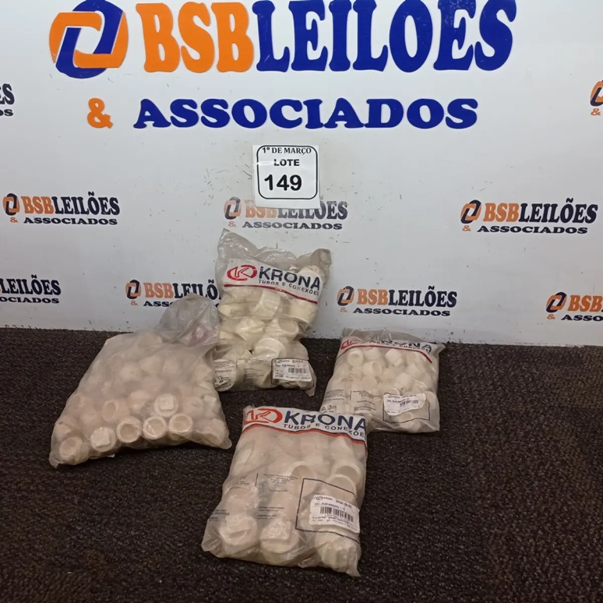 03 PACOTES DE PLUG ROSCÁVEL TAMANHOS DIVERSOS E 01 PACOTE DE TE ROSCÁVEL ¾.  (NO ESTADO) ATENÇÃO! FAZER A VISITAÇÃO ANTES DE ARREMATAR, NÃO SABEMOS SE FUNCIONA. LEILÃO NÃO TEM GARANTIA E NEM DEVOLUÇÃO, SUJEITO A POSSÍVEIS AVARIAS VISÍVEIS/OCULTAS E/OU AUSÊNCIA DE COMPONENTES.