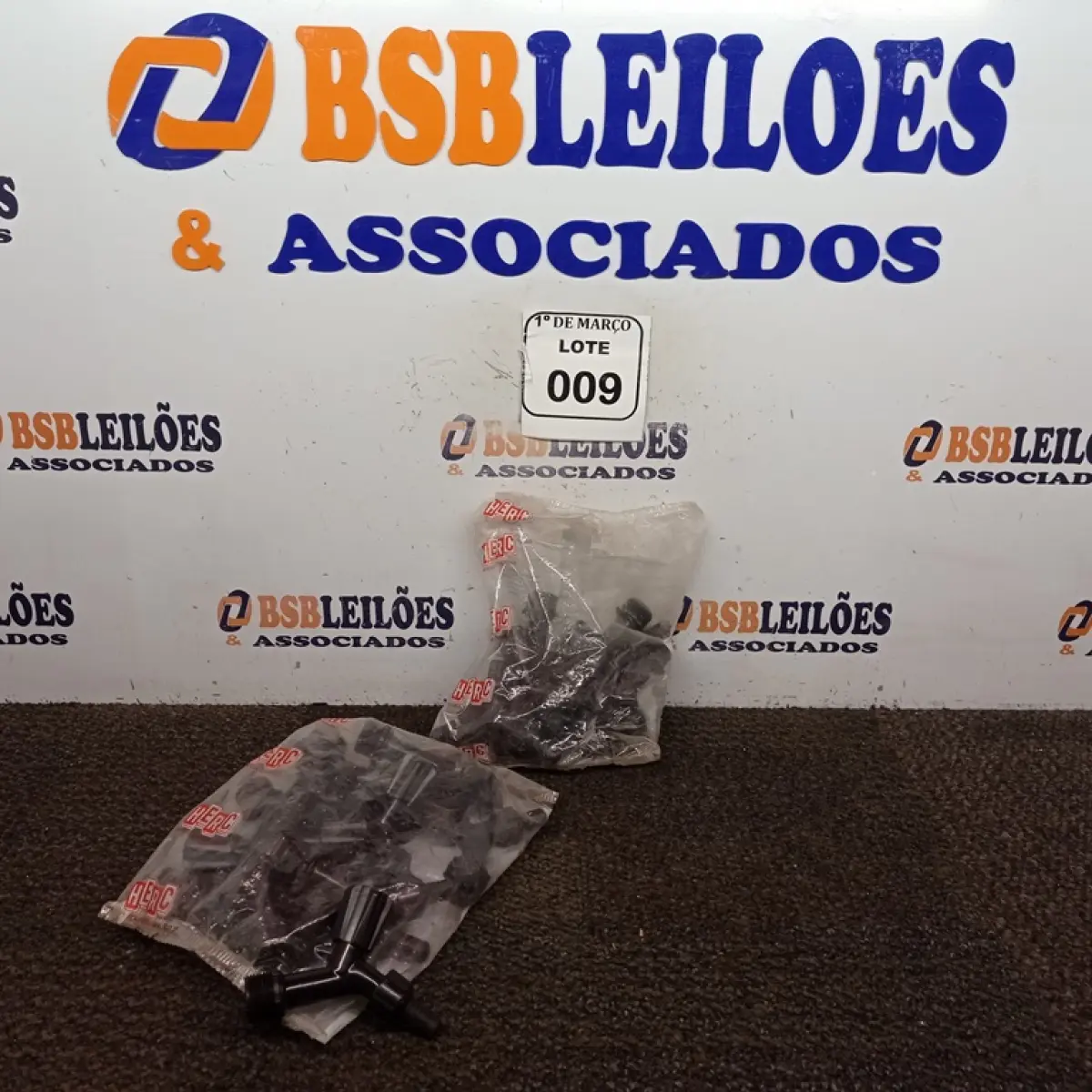 01 LOTE COM APROXIMADAMENTE 32 TORNEIRAS DE JARDIM. (NOVA) (NO ESTADO) ATENÇÃO! FAZER A VISITAÇÃO ANTES DE ARREMATAR, NÃO SABEMOS SE FUNCIONA. LEILÃO NÃO TEM GARANTIA E NEM DEVOLUÇÃO, SUJEITO A POSSÍVEIS AVARIAS VISÍVEIS/OCULTAS E/OU AUSÊNCIA DE COMPONENTES.