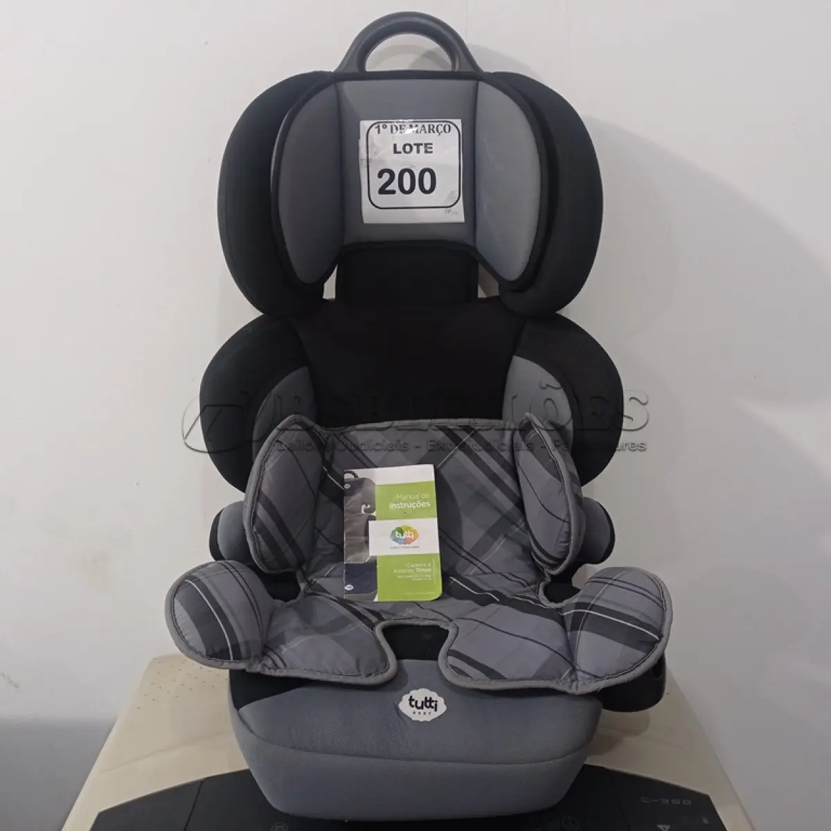 LOTE 200 - 01 CADEIRA DE BEBÊ PARA CARRO MARCA TUTTY BABY. (NO ESTADO) ATENÇÃO! FAZER A VISITAÇÃO ANTES DE ARREMATAR, NÃO SABEMOS SE FUNCIONA. LEILÃO NÃO TEM GARANTIA E NEM DEVOLUÇÃO, SUJEITO A POSSÍVEIS AVARIAS VISÍVEIS/OCULTAS E/OU AUSÊNCIA DE COMPONENTES.