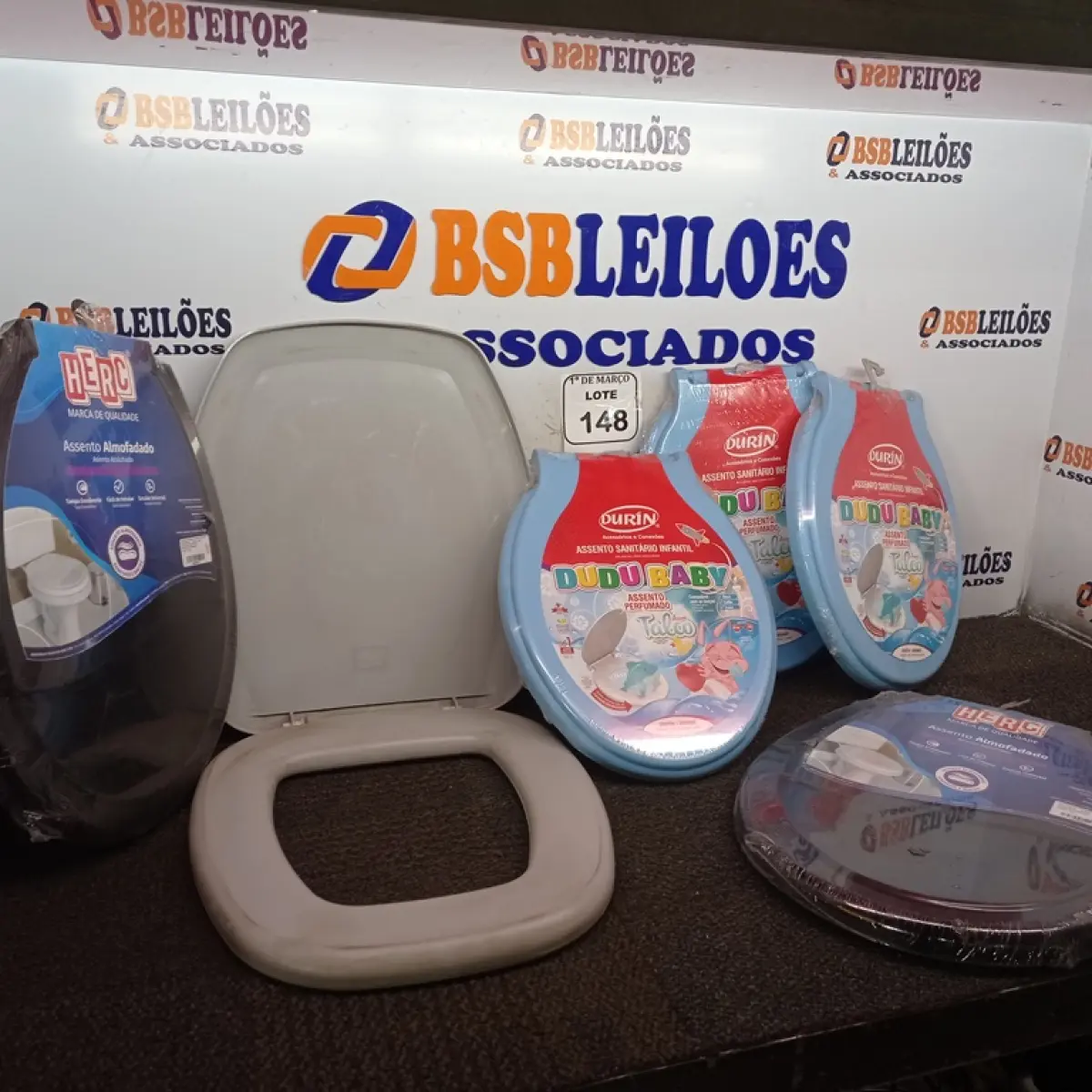03 ACENTOS SANITÁRIOS INFANTIL NA COR AZUL, 02 NA COR PRETA E 01 CINZA. (NOVO) (NO ESTADO) ATENÇÃO! FAZER A VISITAÇÃO ANTES DE ARREMATAR, NÃO SABEMOS SE FUNCIONA. LEILÃO NÃO TEM GARANTIA E NEM DEVOLUÇÃO, SUJEITO A POSSÍVEIS AVARIAS VISÍVEIS/OCULTAS E/OU AUSÊNCIA DE COMPONENTES.